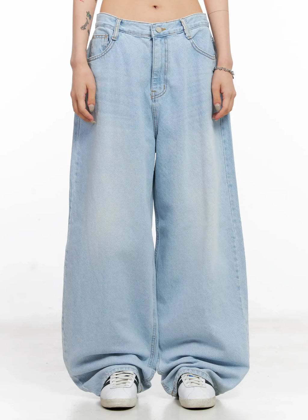 Jiyoon Light Wash Relaxed Jeans CL528