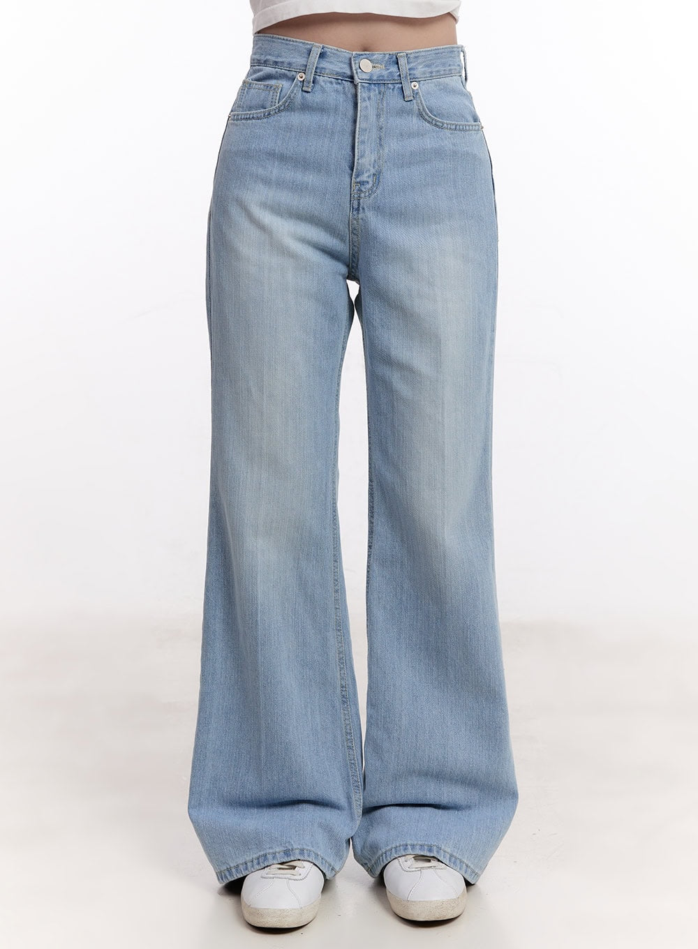Daniella Relaxed-Fit Flared Jeans CM526