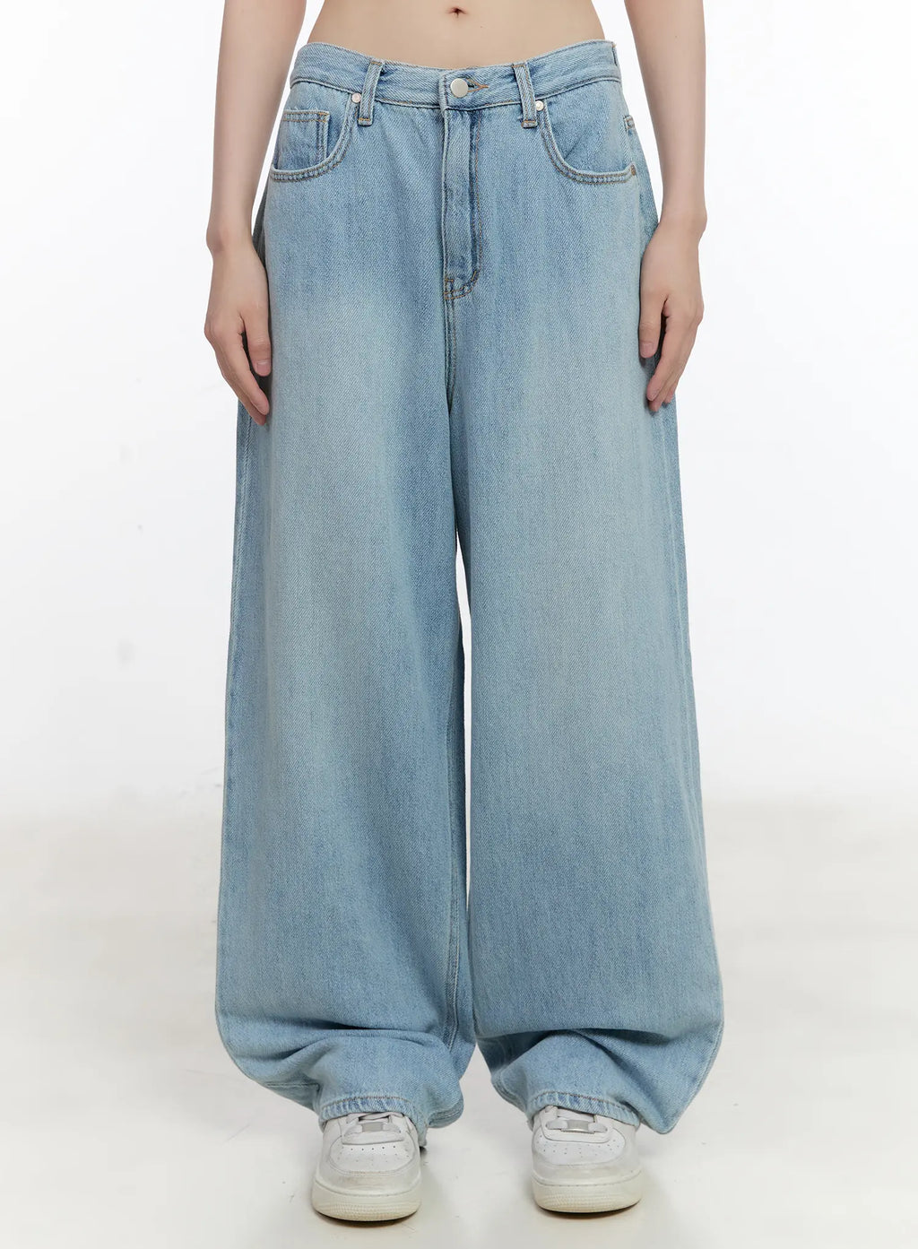 Iroha Lightweight Relaxed Jeans CL507