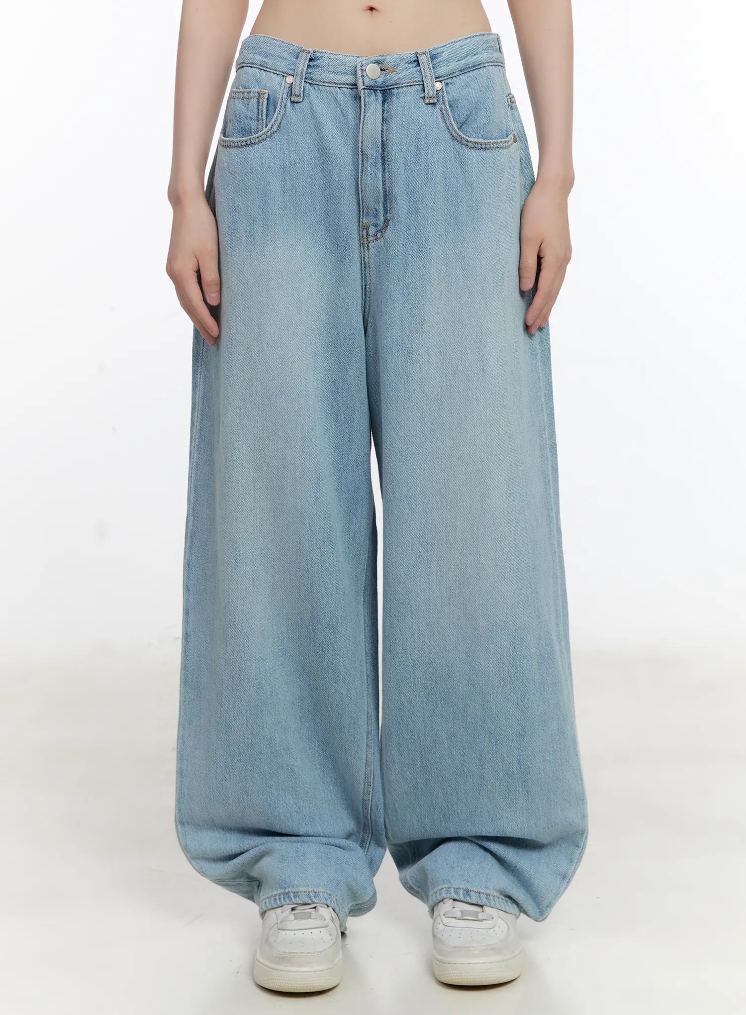 Iroha Lightweight Relaxed Jeans CL507