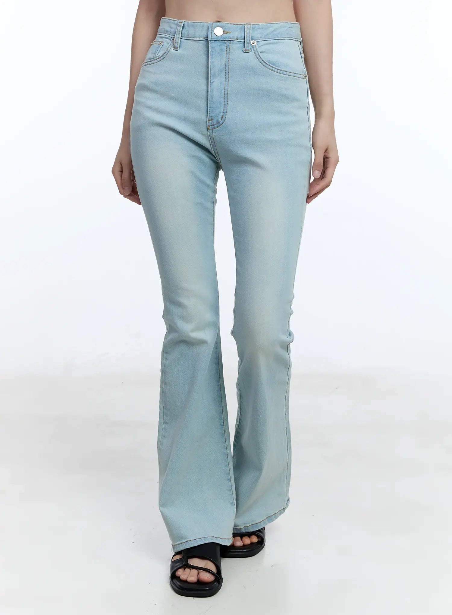 Jimin Light-Wash Flared Jeans CU513