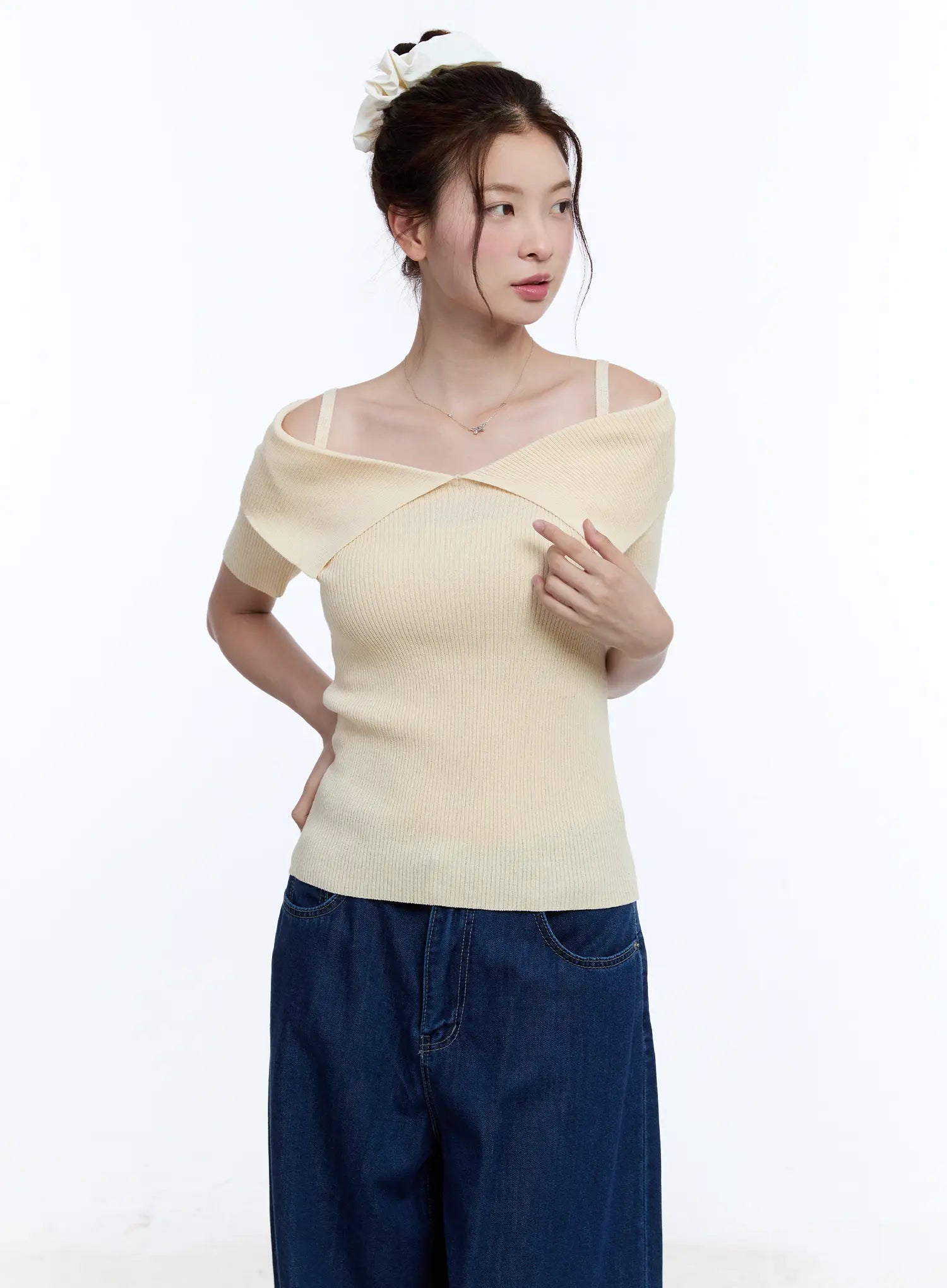 Ribbed Off-Shoulder Top CU513