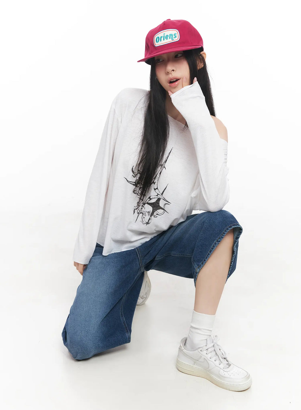 Loose-Fit Long Sleeve Graphic Top CU510