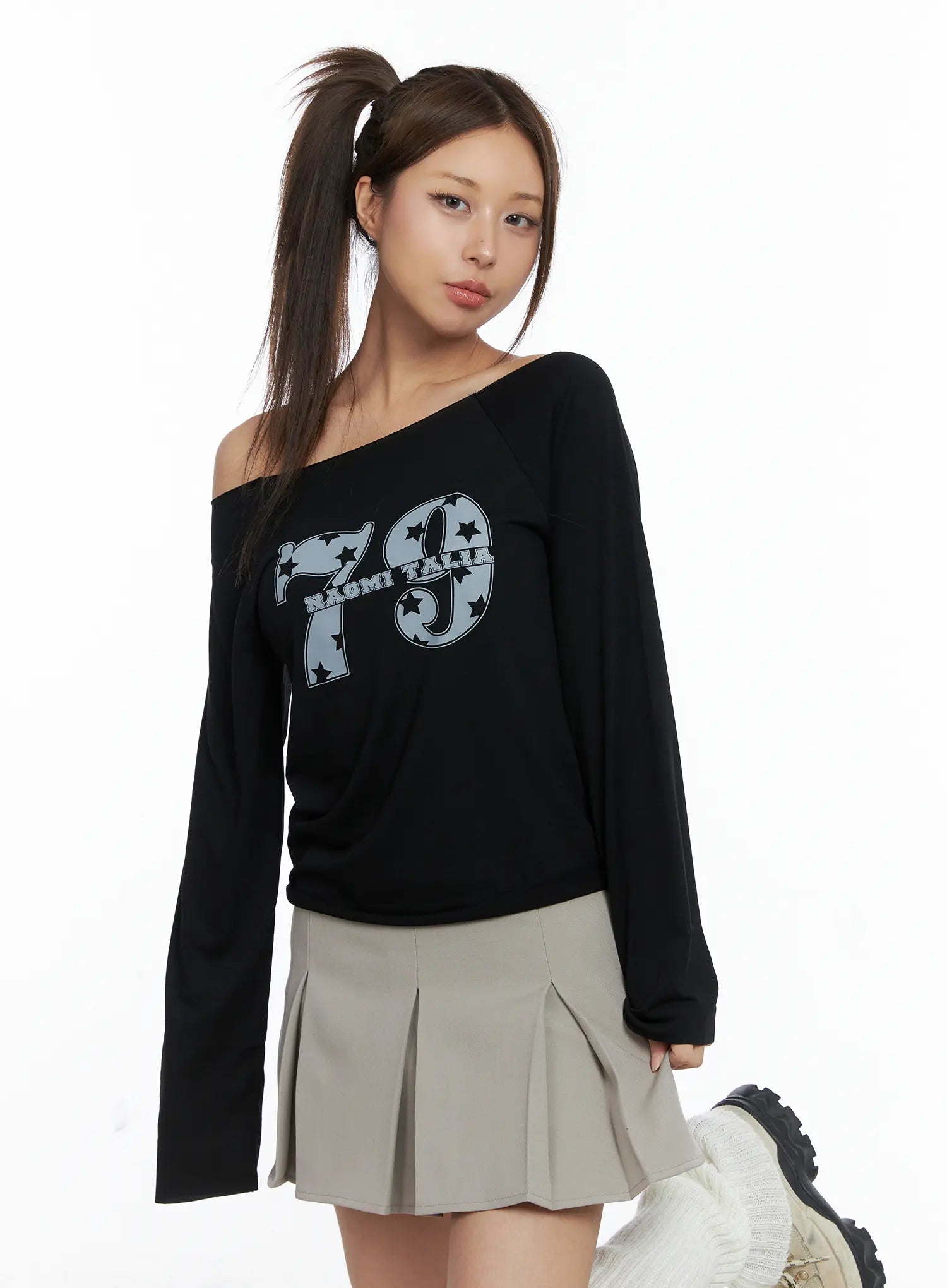 Off-Shoulder Graphic Long Sleeve Tee CS504