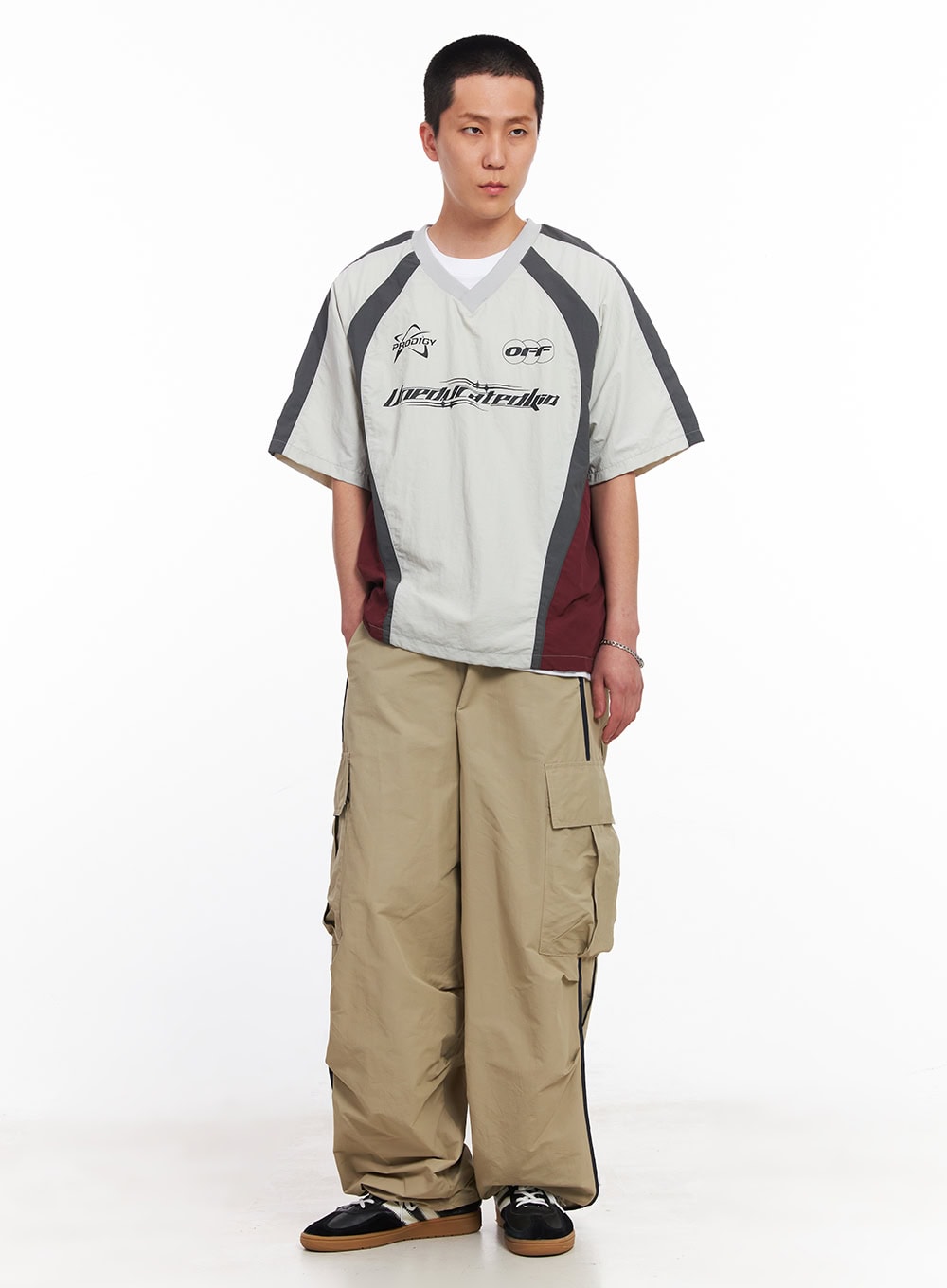 Men's Nylon Graphic V-Neck T-Shirt IU512