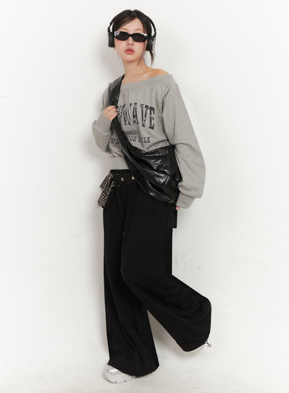 Faded Graphic Off-Shoulder String Sweatshirt IM528