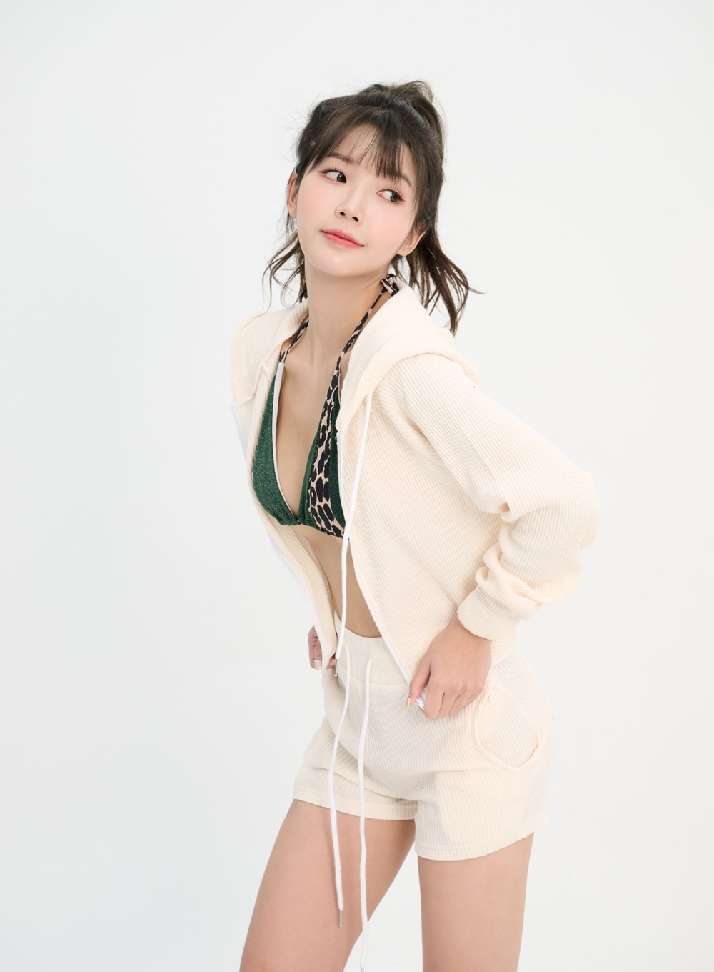 Shorts And Zip-Up Hoodie Set IM302