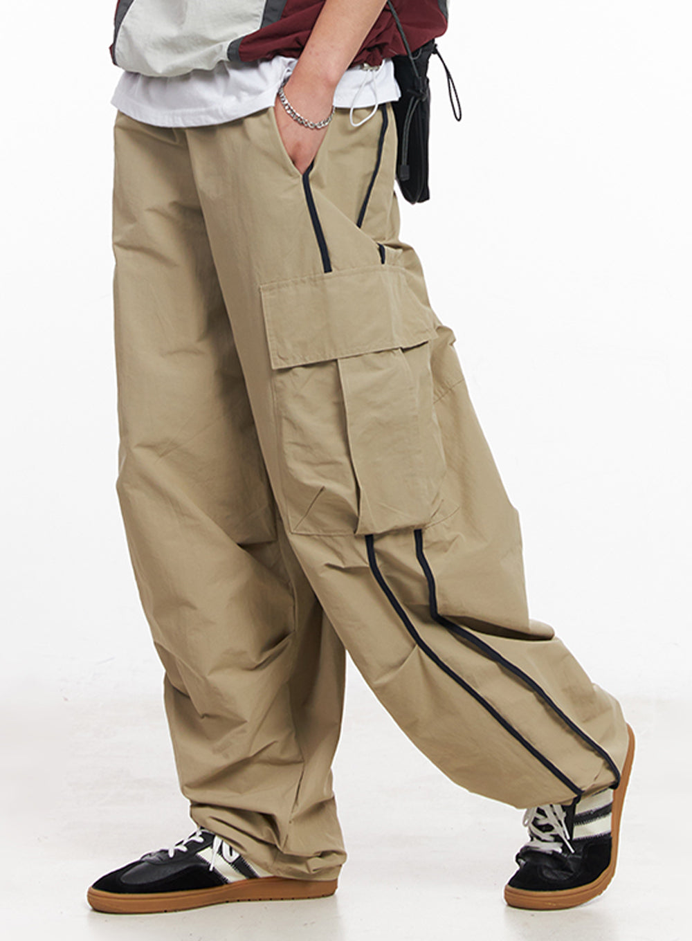 Men's Cargo Balloon-Fit Windbreaker Pants (Beige) IU512