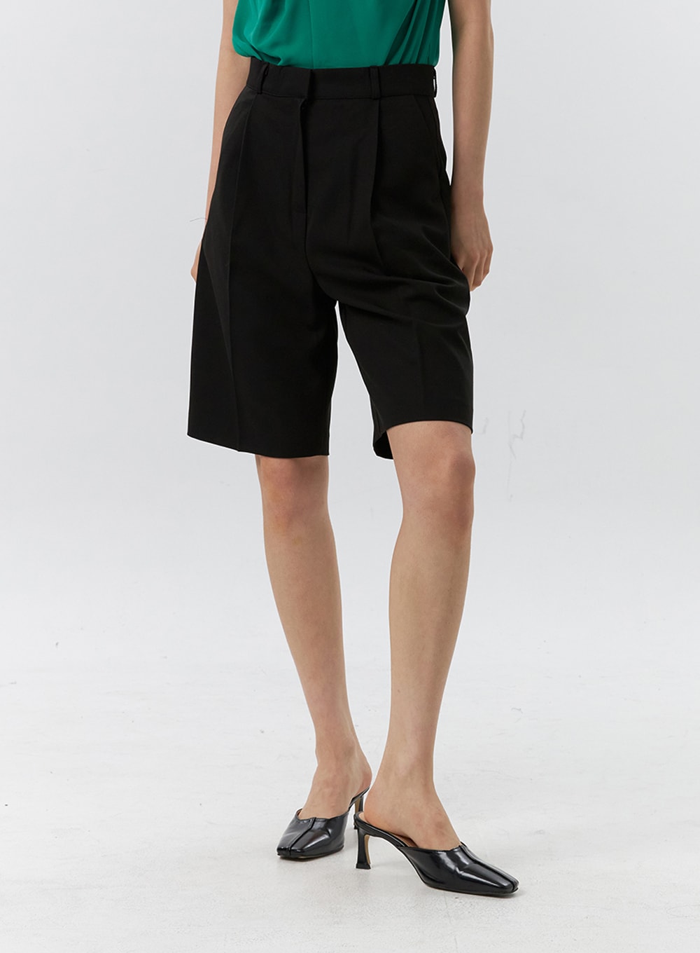 Tailored Bermuda Shorts IL326