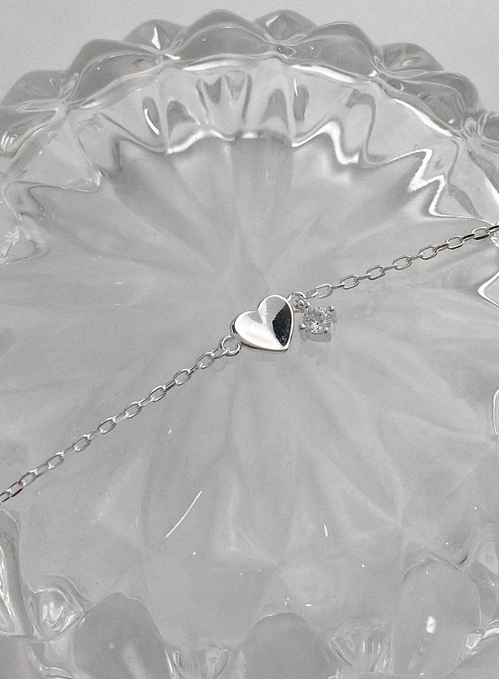 Woolf Heart Drop Line Bracelet IU506