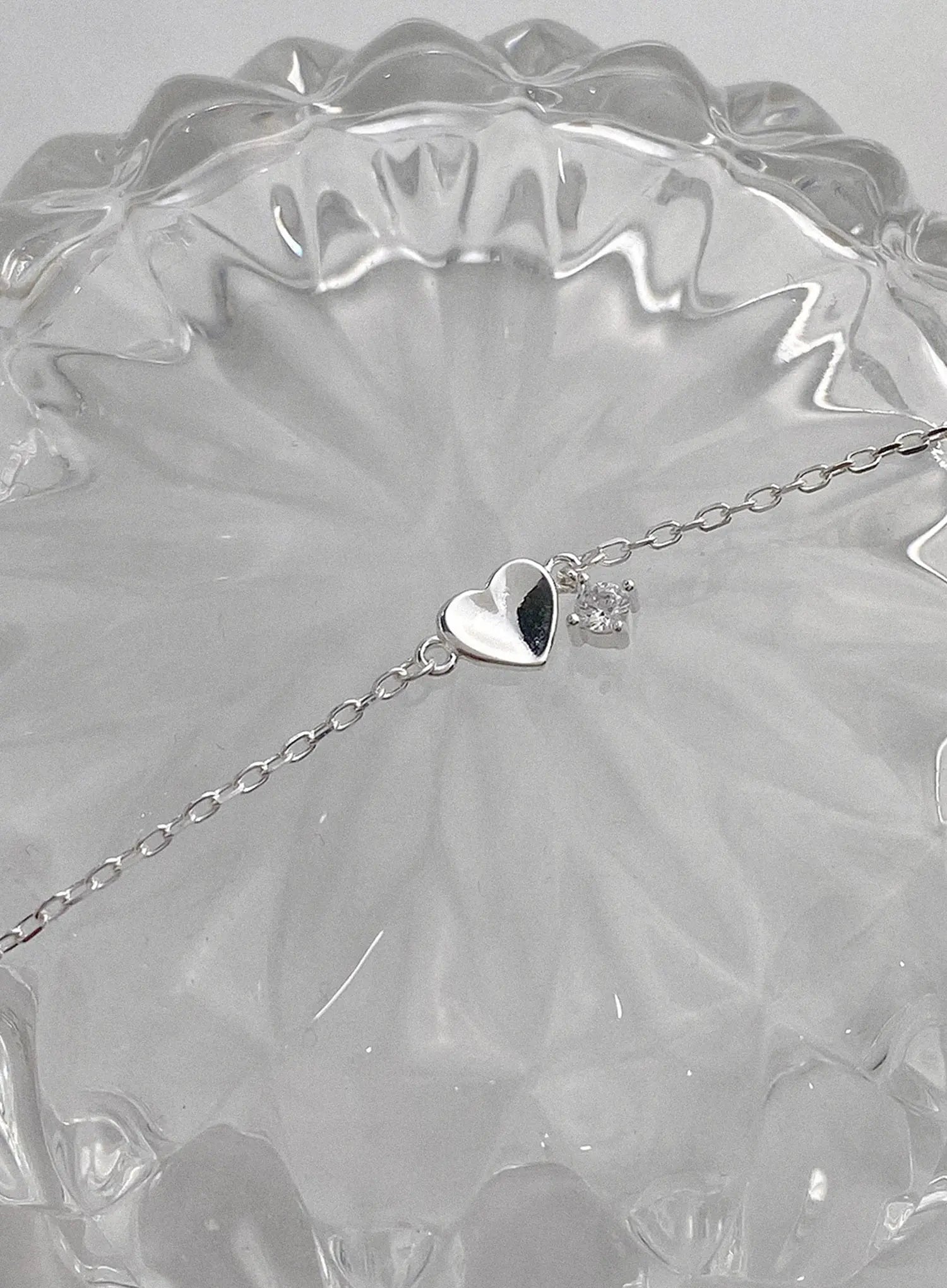 Woolf Heart Drop Line Bracelet IU506