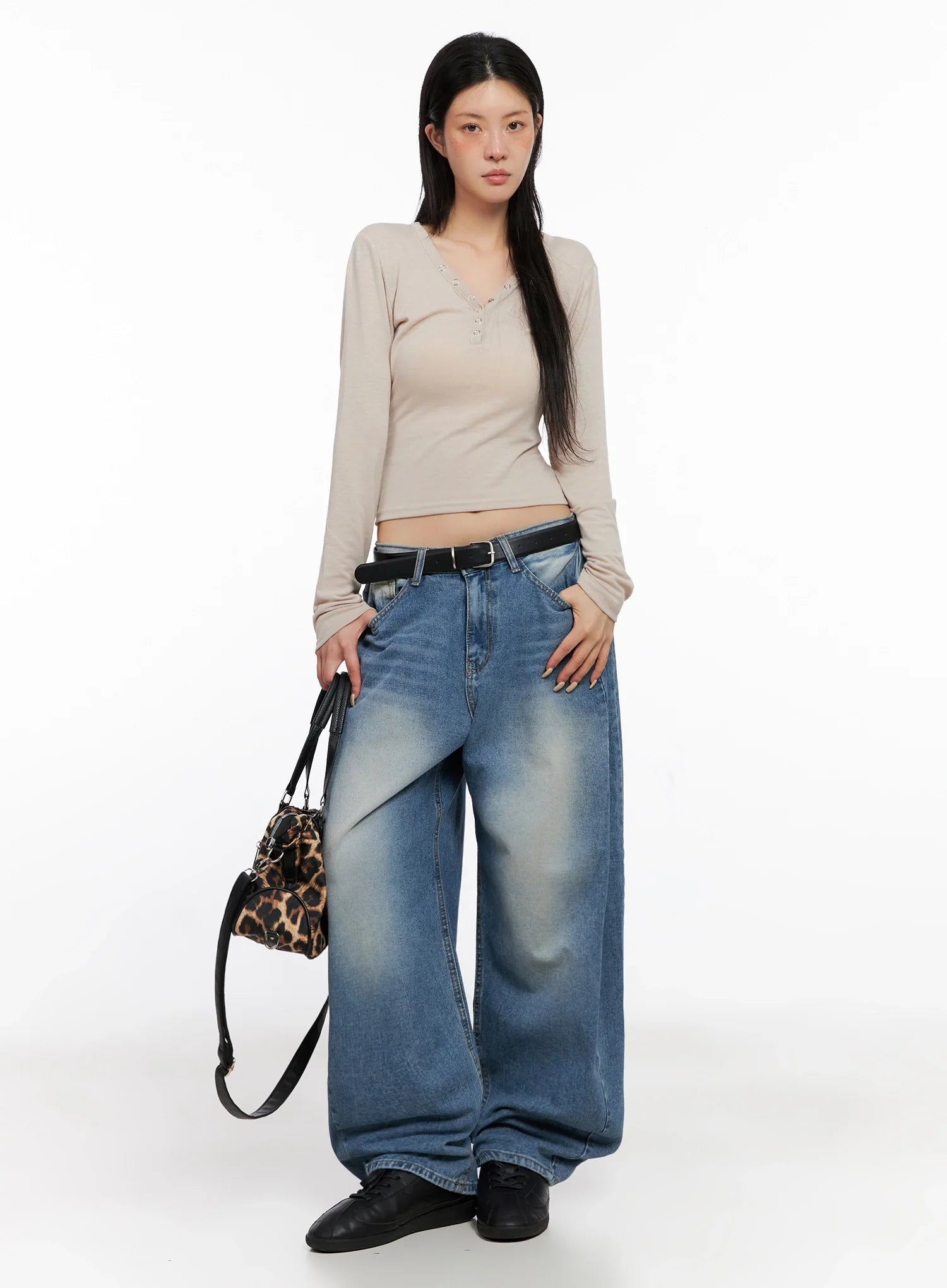 Slim-Fit Long Sleeve Henley Tee IS515