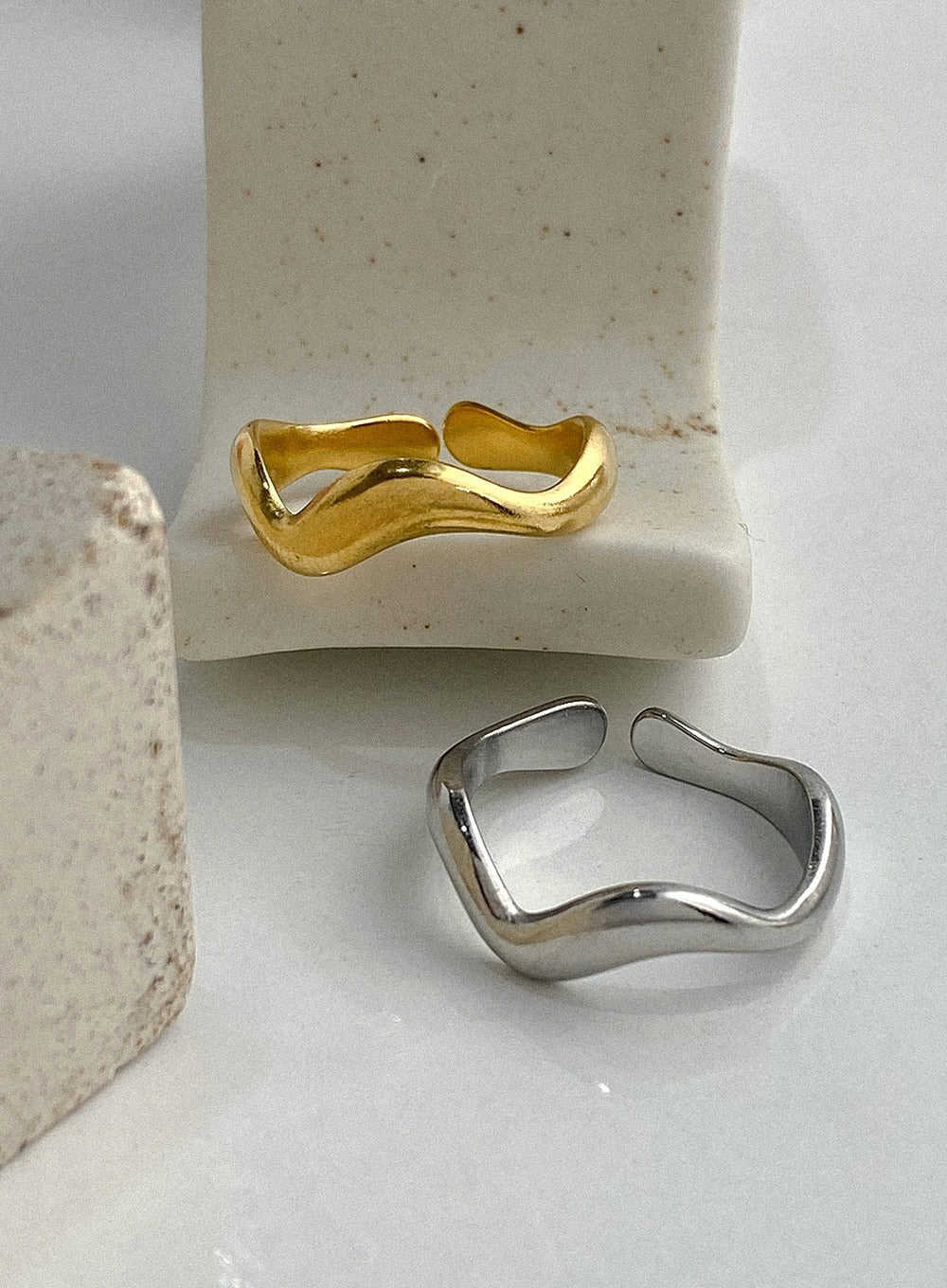 Newton Flowing Curve Ring IA524