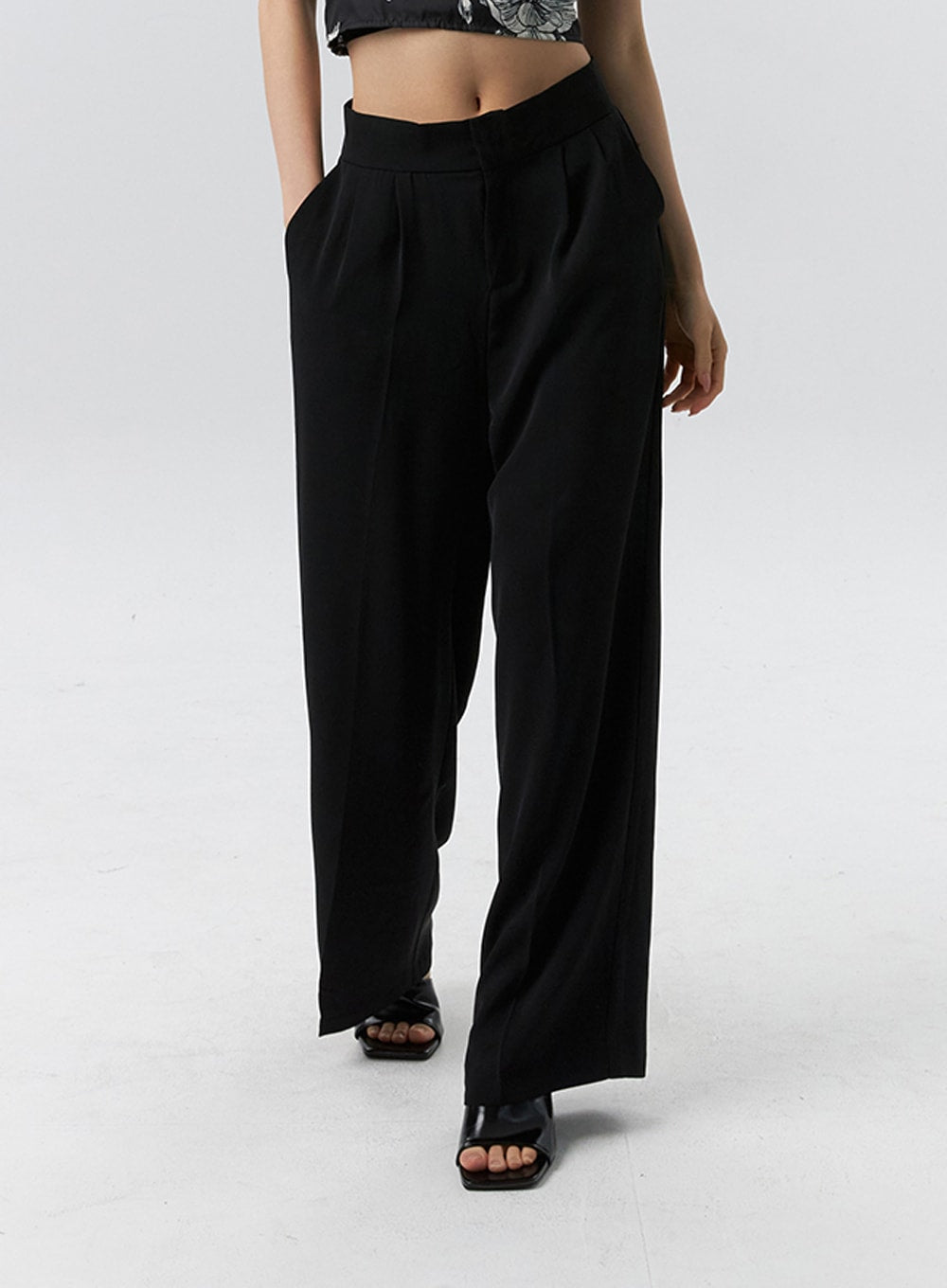 Mid-Rise Tailored Pants IL321