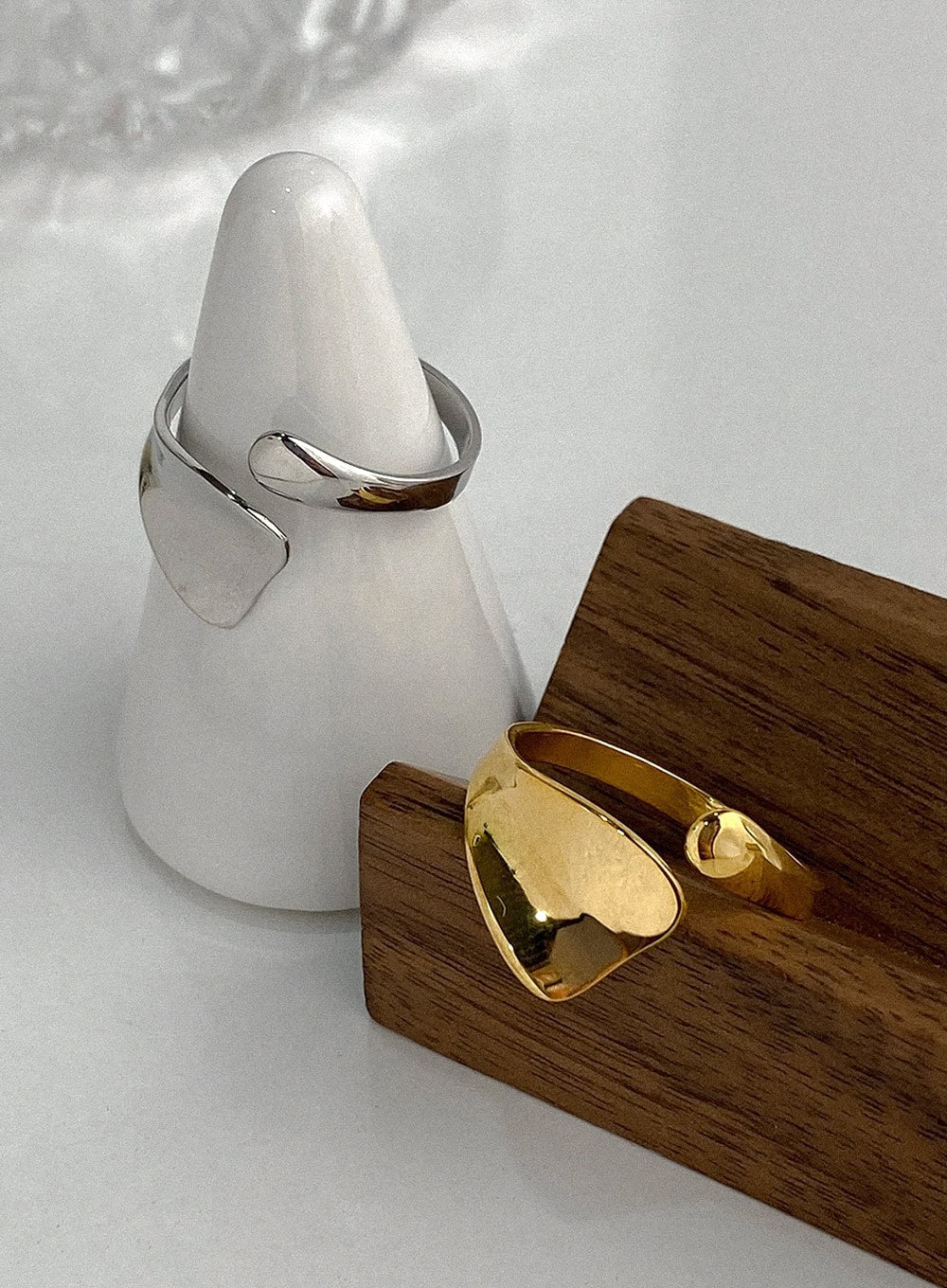 Frida Crossline Open Ring IA524