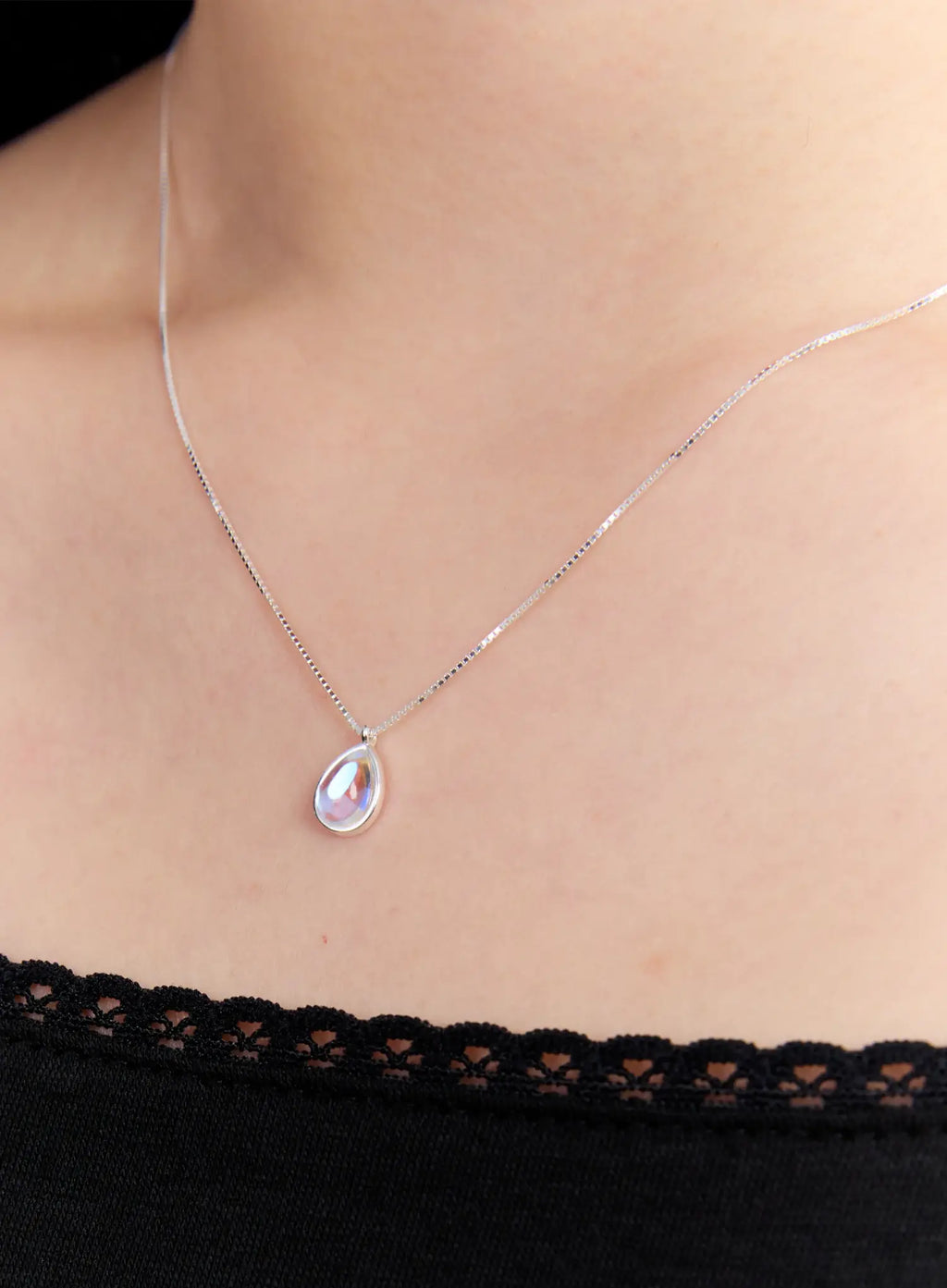 luminous Necklace  IU527