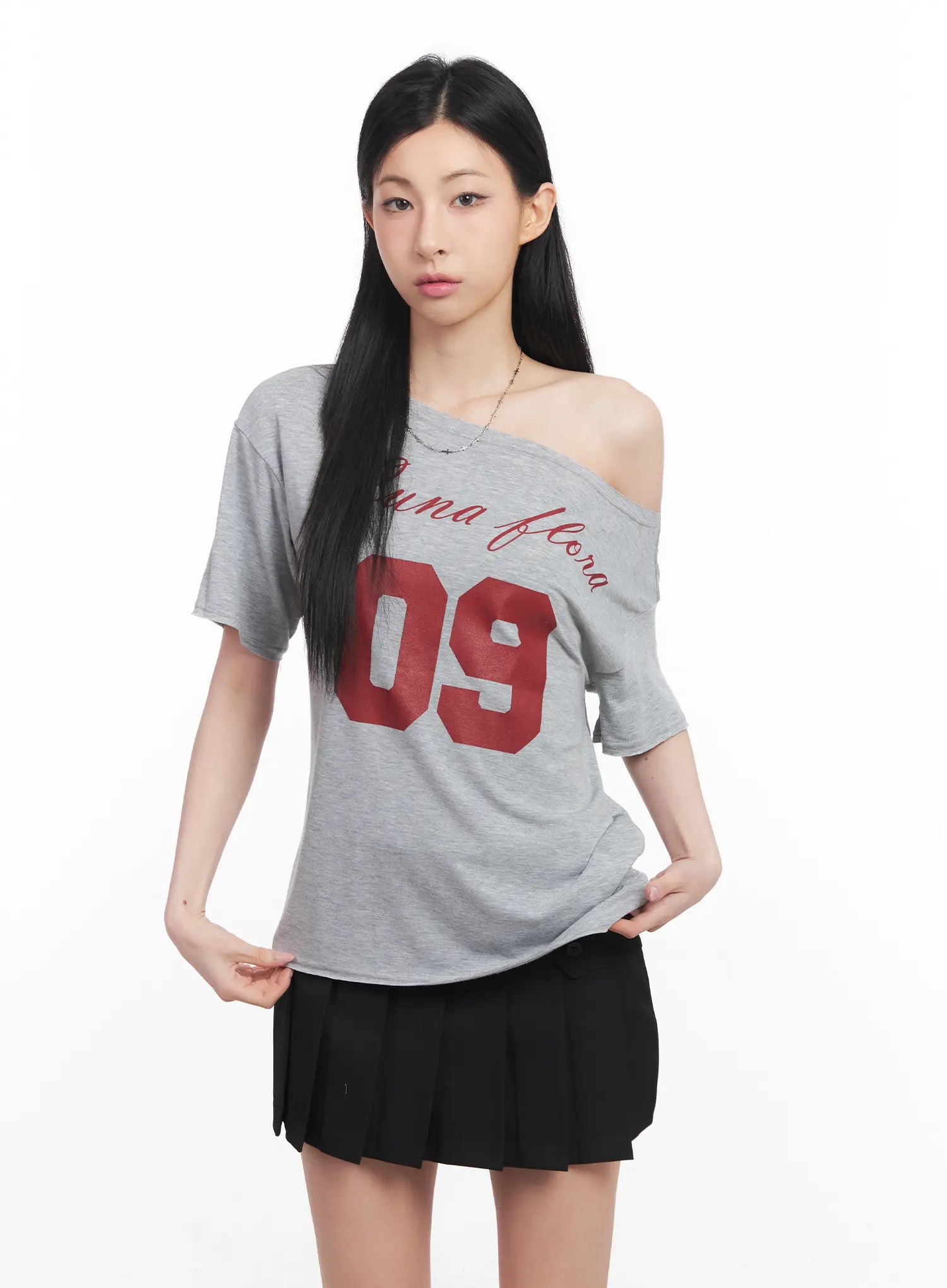 Loose-Fit One-Shoulder Graphic Tee CU511