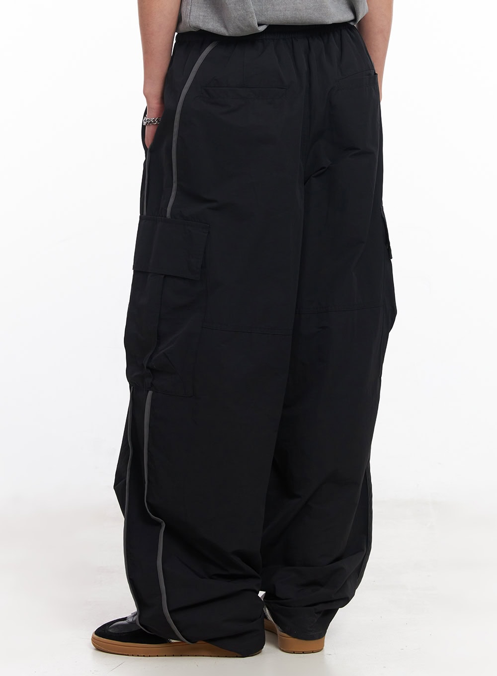 Men's Cargo Balloon-Fit Windbreaker Pants (Black) IU503
