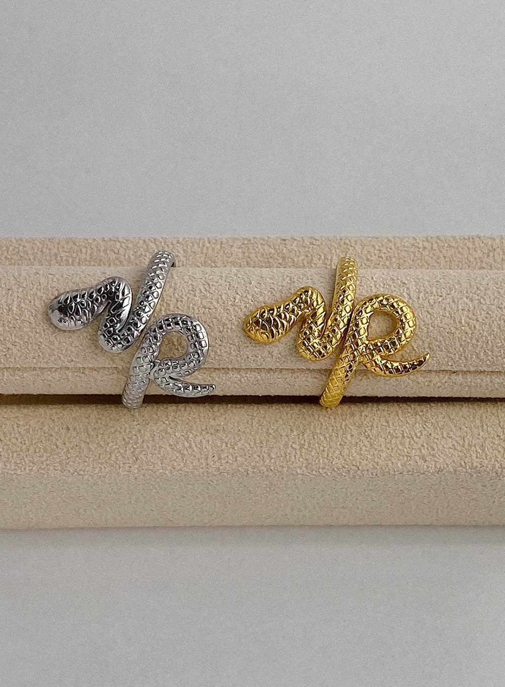 Kafka Spiral Line Ring IA524