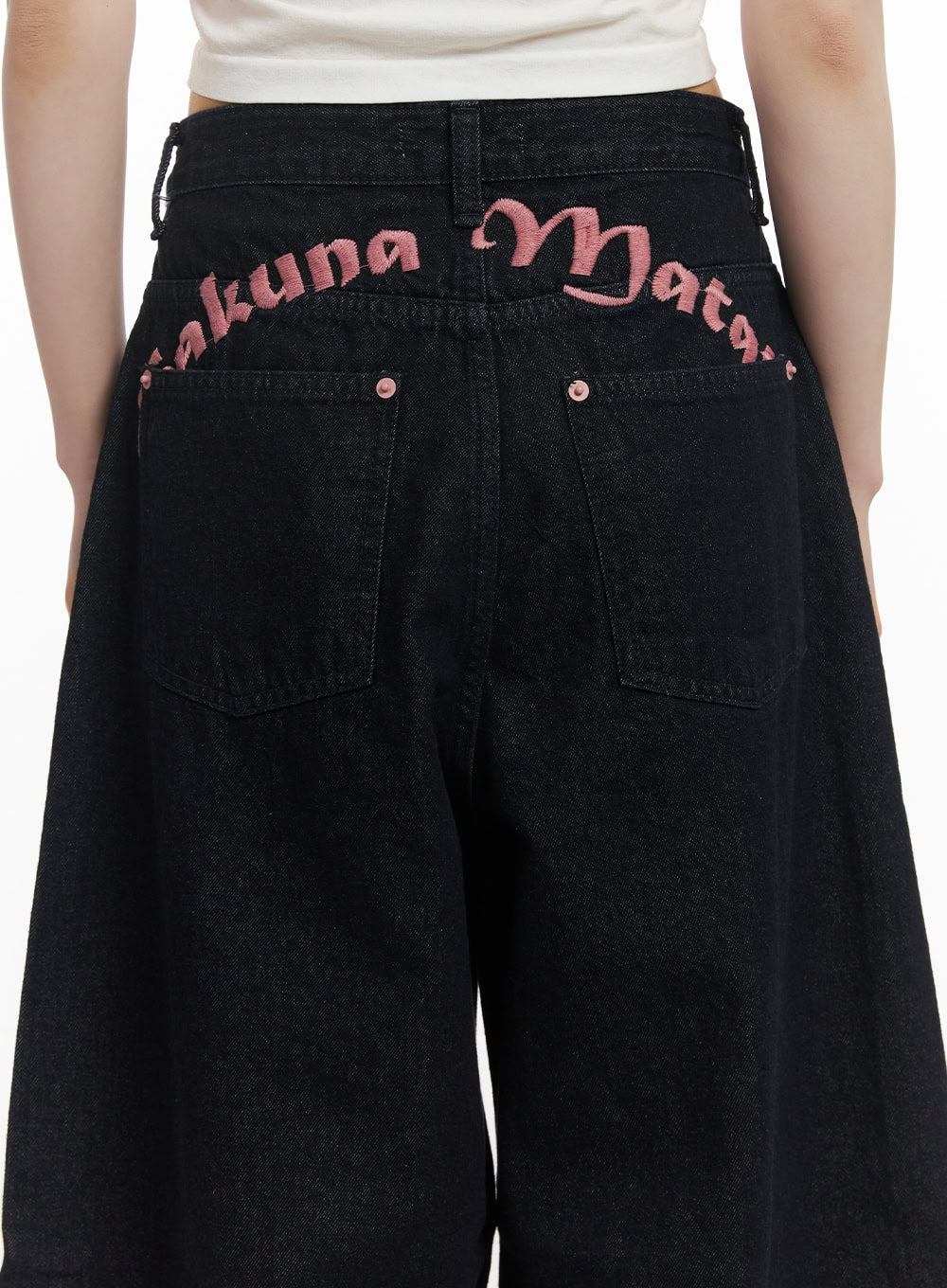 Dory Embroidered Baggy Jeans CF518