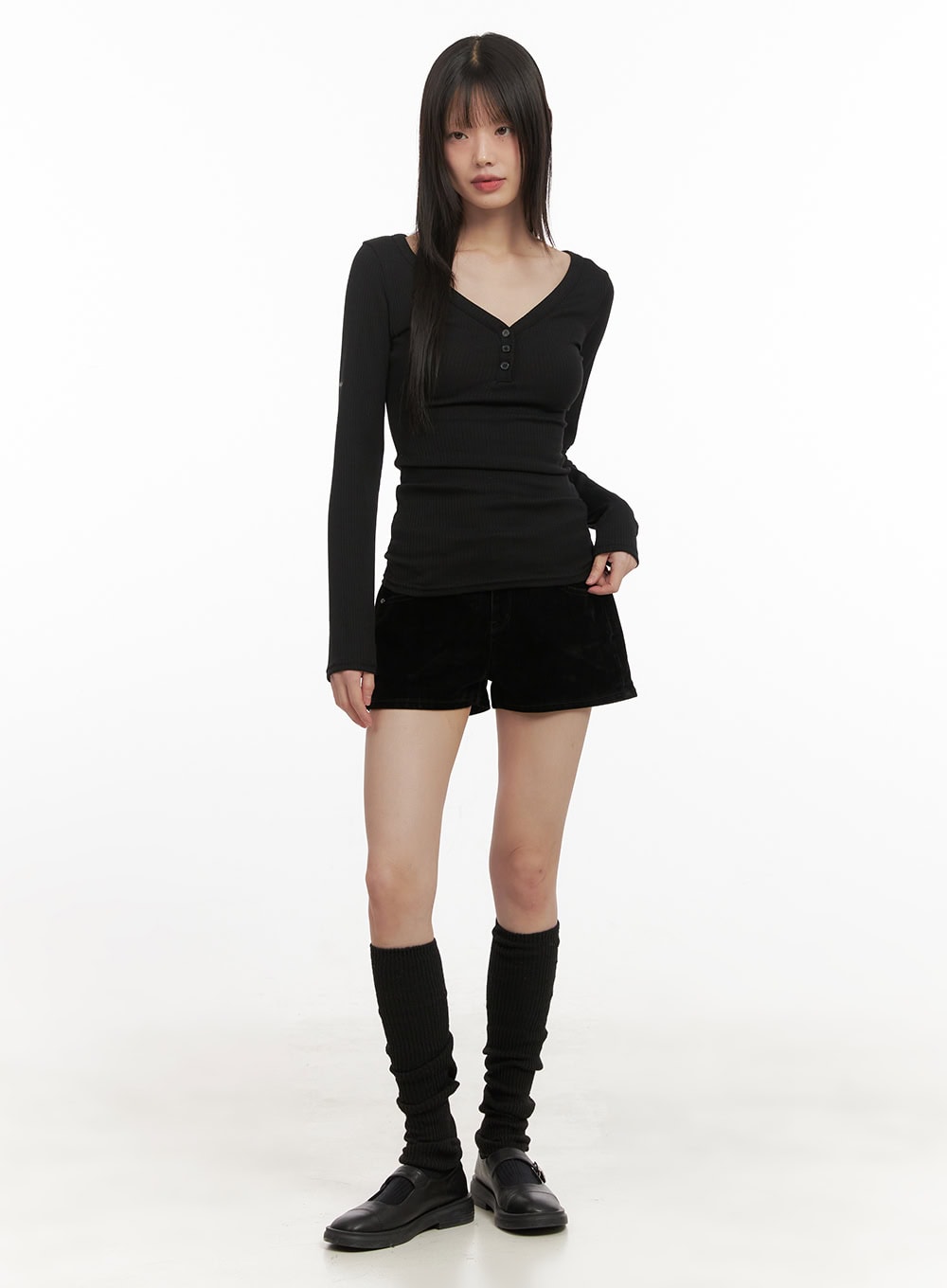 Slim-Fit Buttoned V-Neck Top CD425