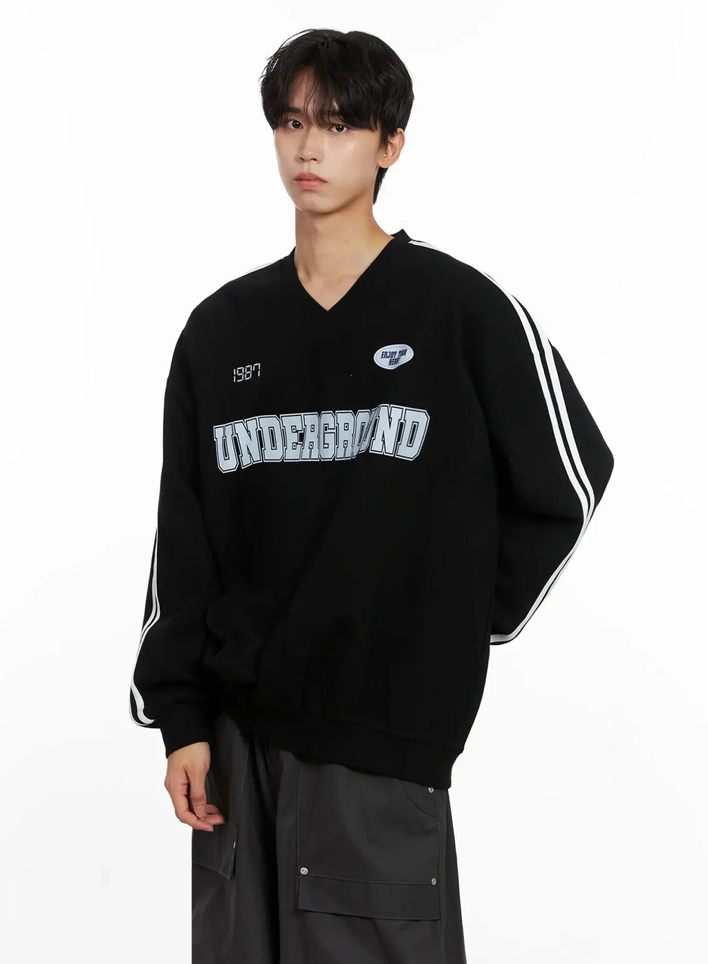 Men's Graphic V-Neck Sweatshirt IO516