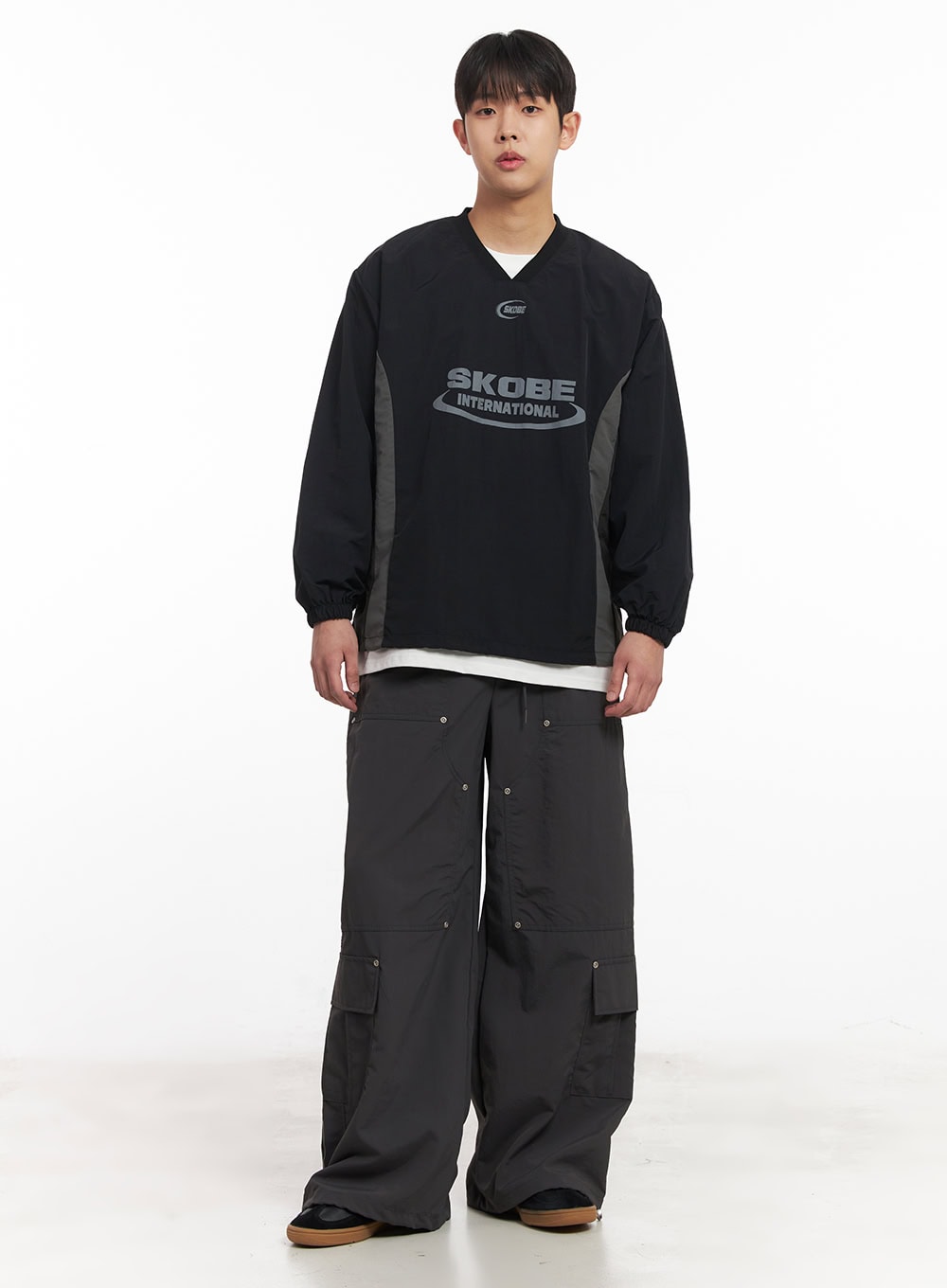 Men's V-Neck Nylon Sweatshirt (Black) IM517