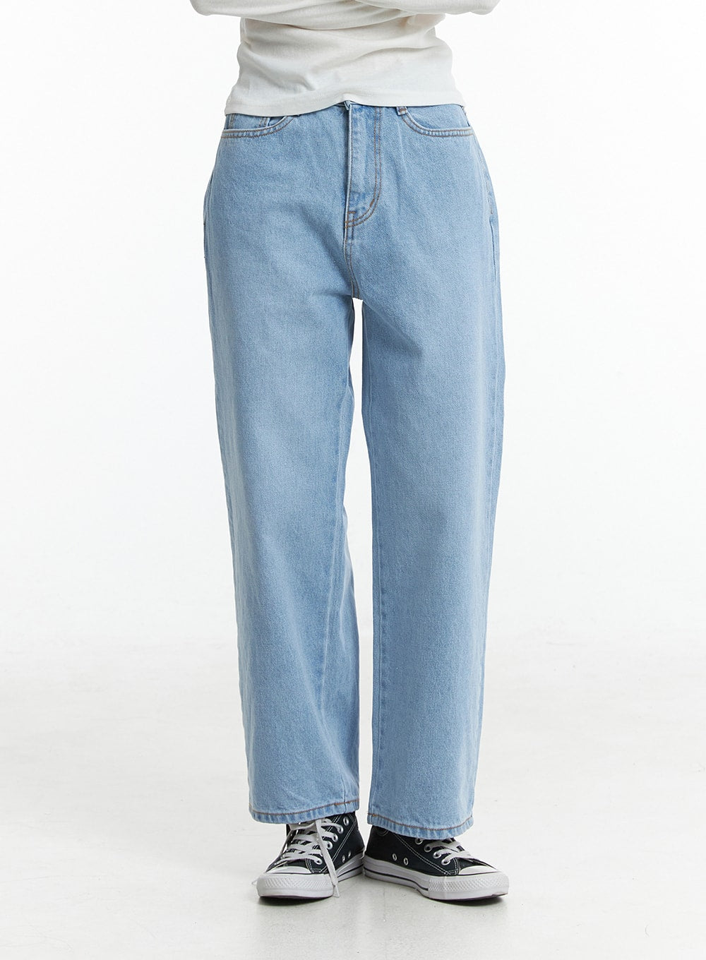Light Washed Straight Jeans ON329