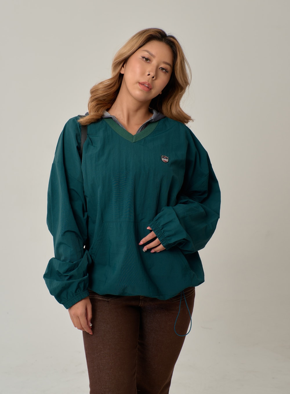V-Neck Patch Sweatshirt IN22