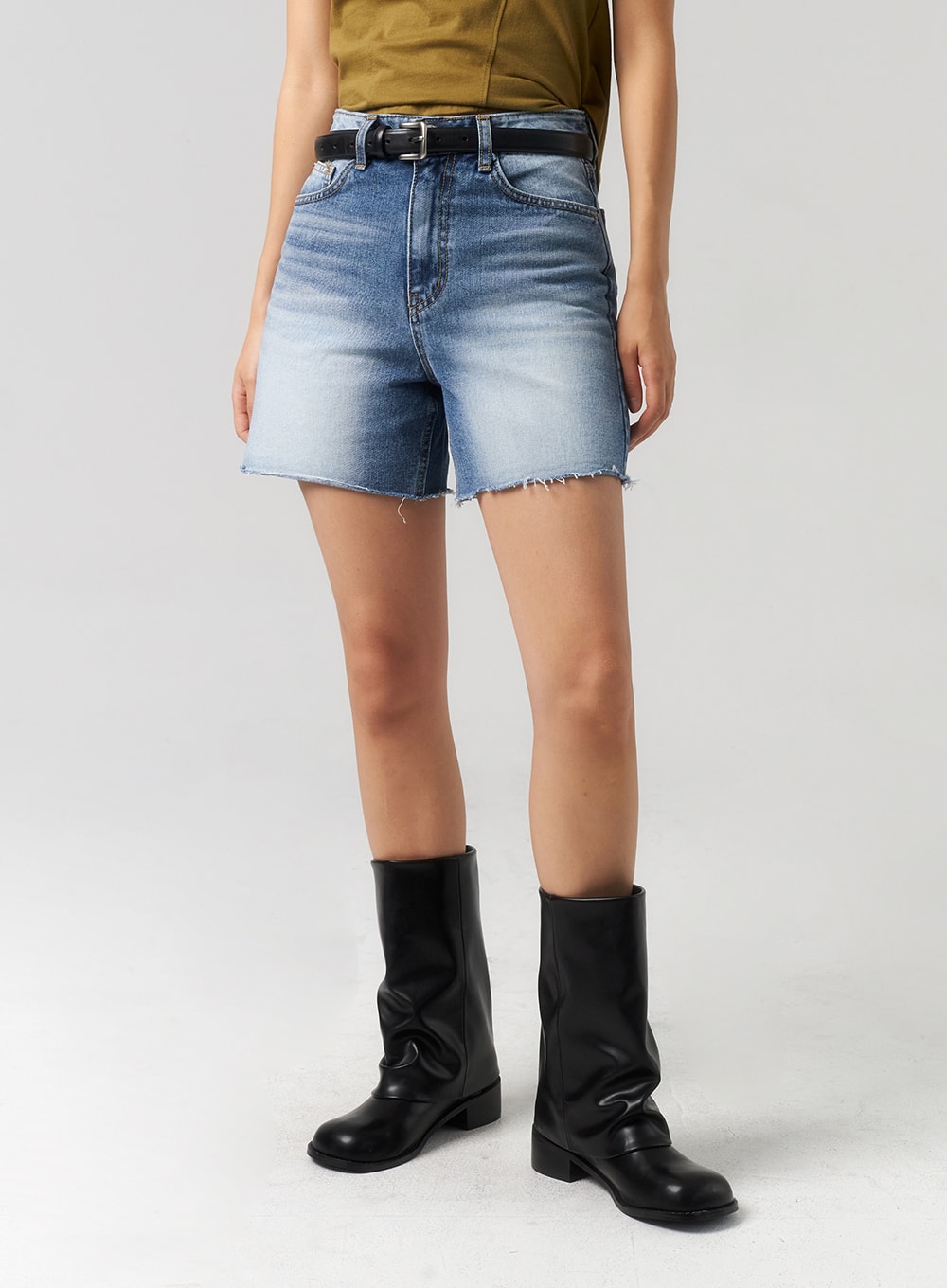 Mid-Wash Denim Shorts CU328