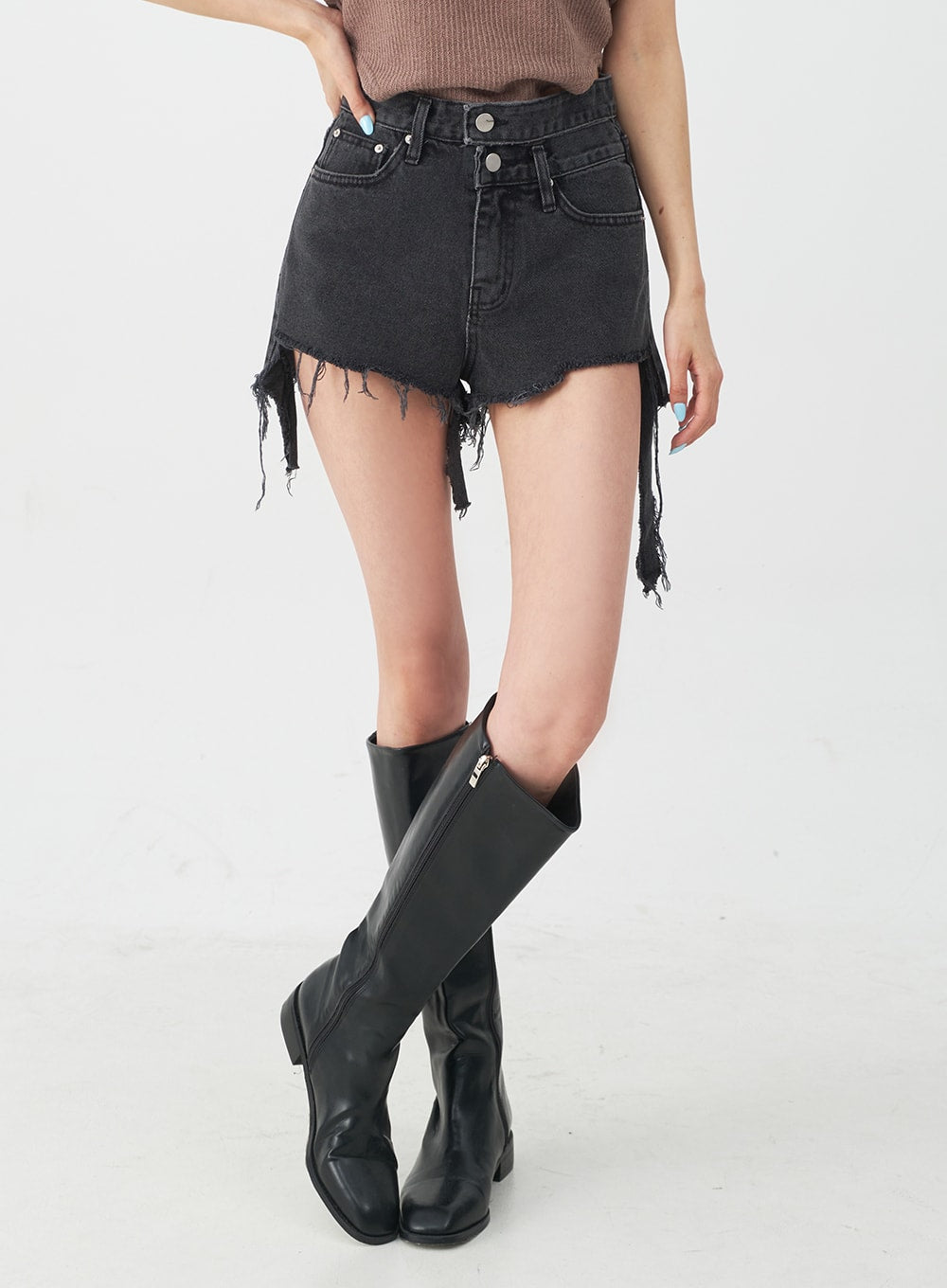 Double Buttoned Distressed Black Shorts IJ23
