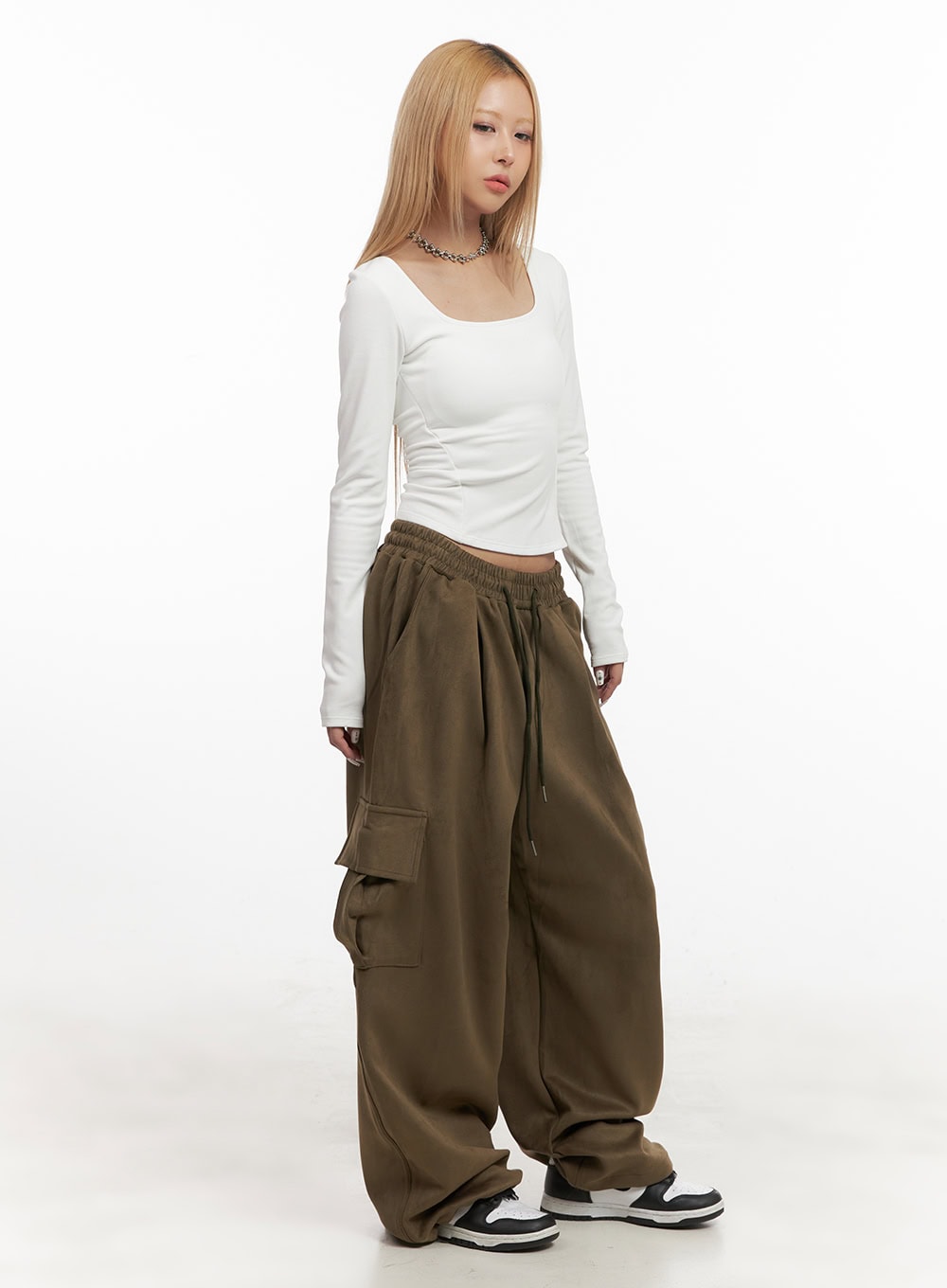 Suede Wide-Fit Cargo Sweatpants CJ507