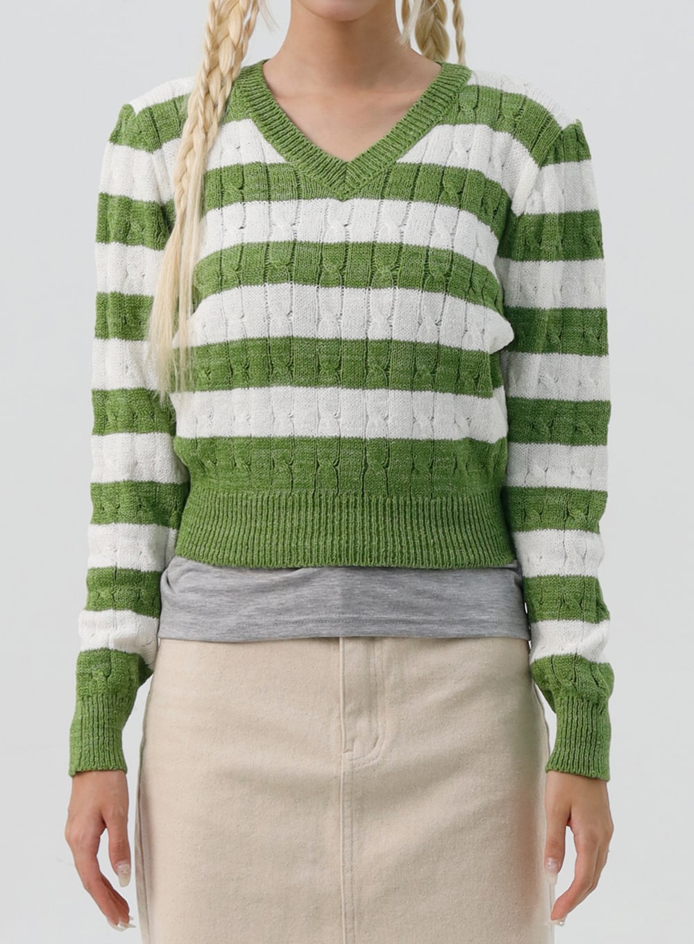 Striped V-Neck Sweater IS307