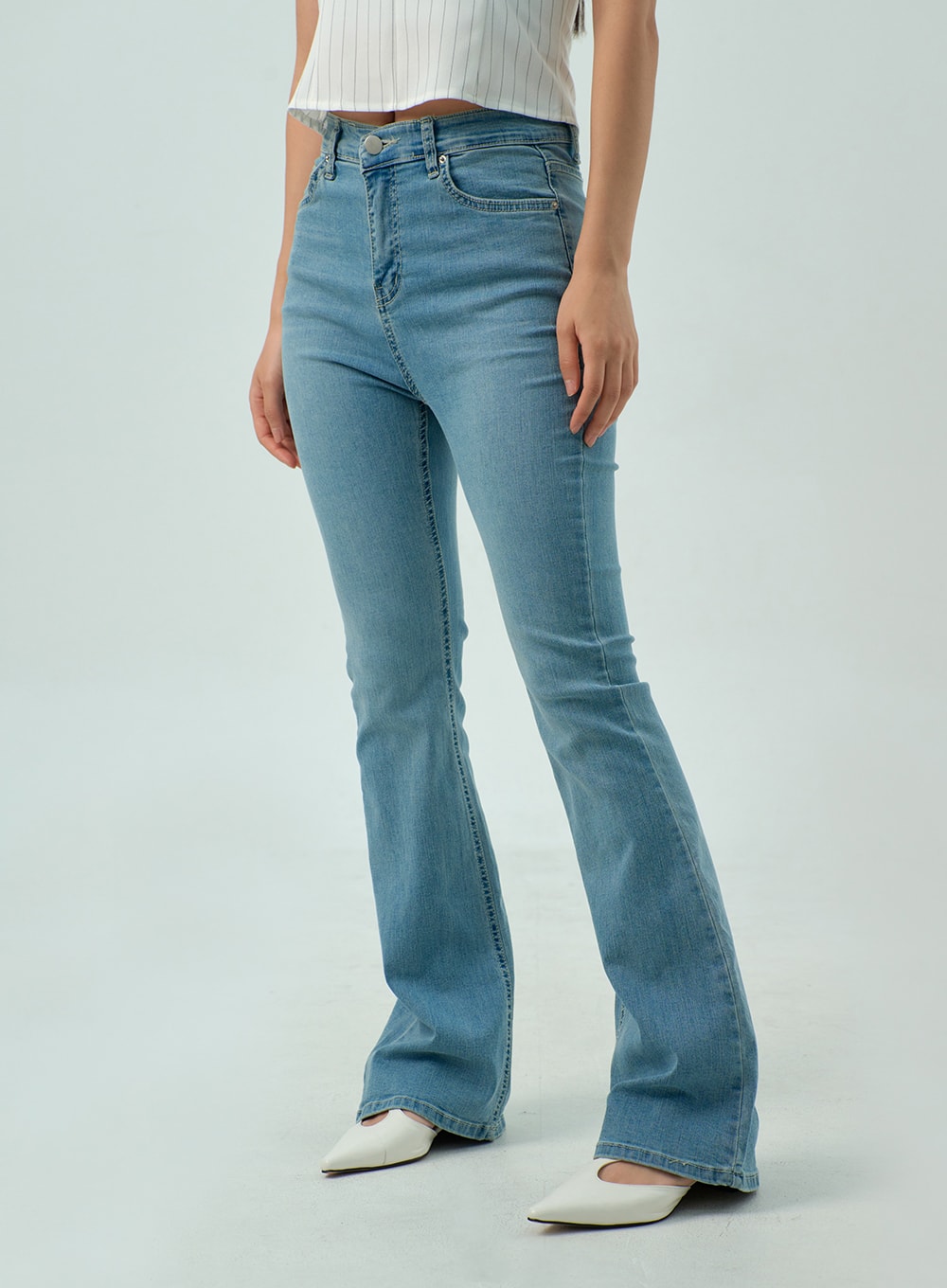 Light Wash Bootcut Jeans CY330