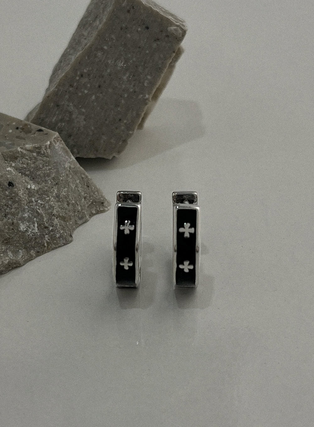 Mini Cross Ring Earrings IL415