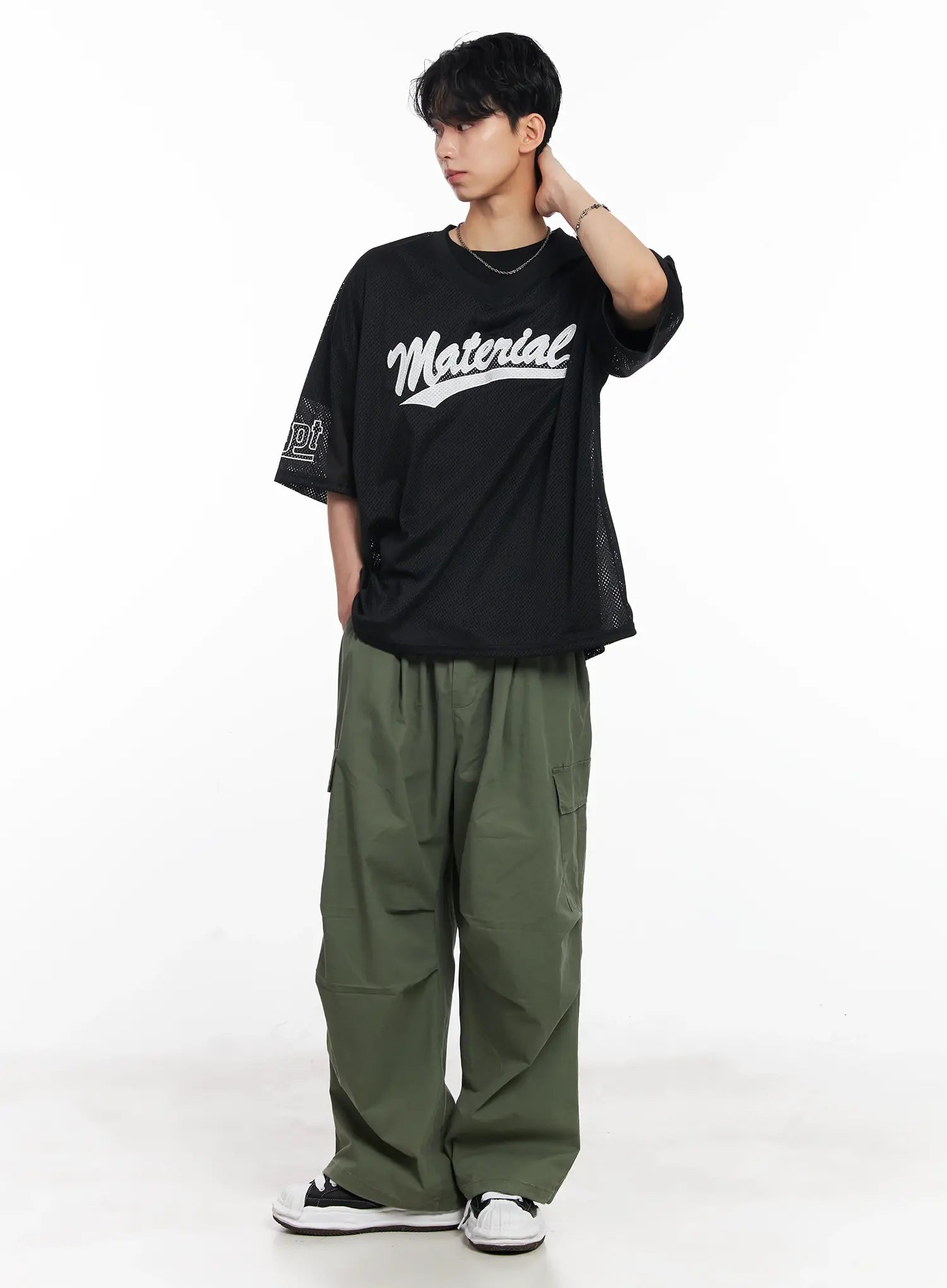 Men's Embroidered Mesh Graphic Tee IU526