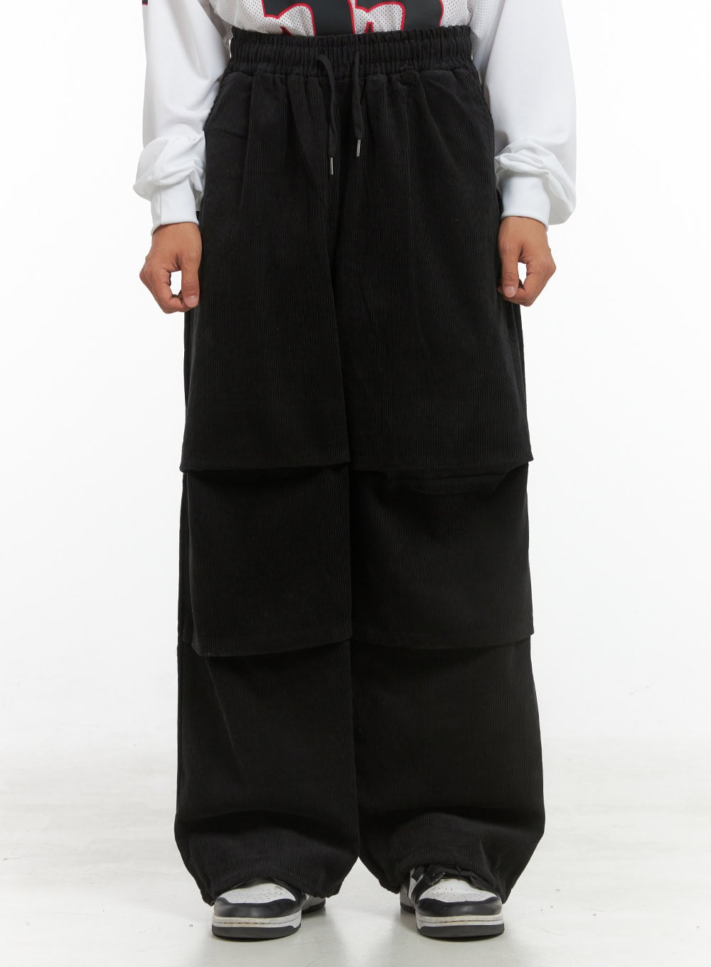 Men's Corduroy Pintuck Parachute Pants (Black) IS420