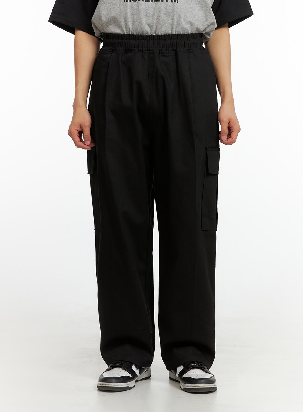 Men's Solid Cargo Pants (Black) IU412