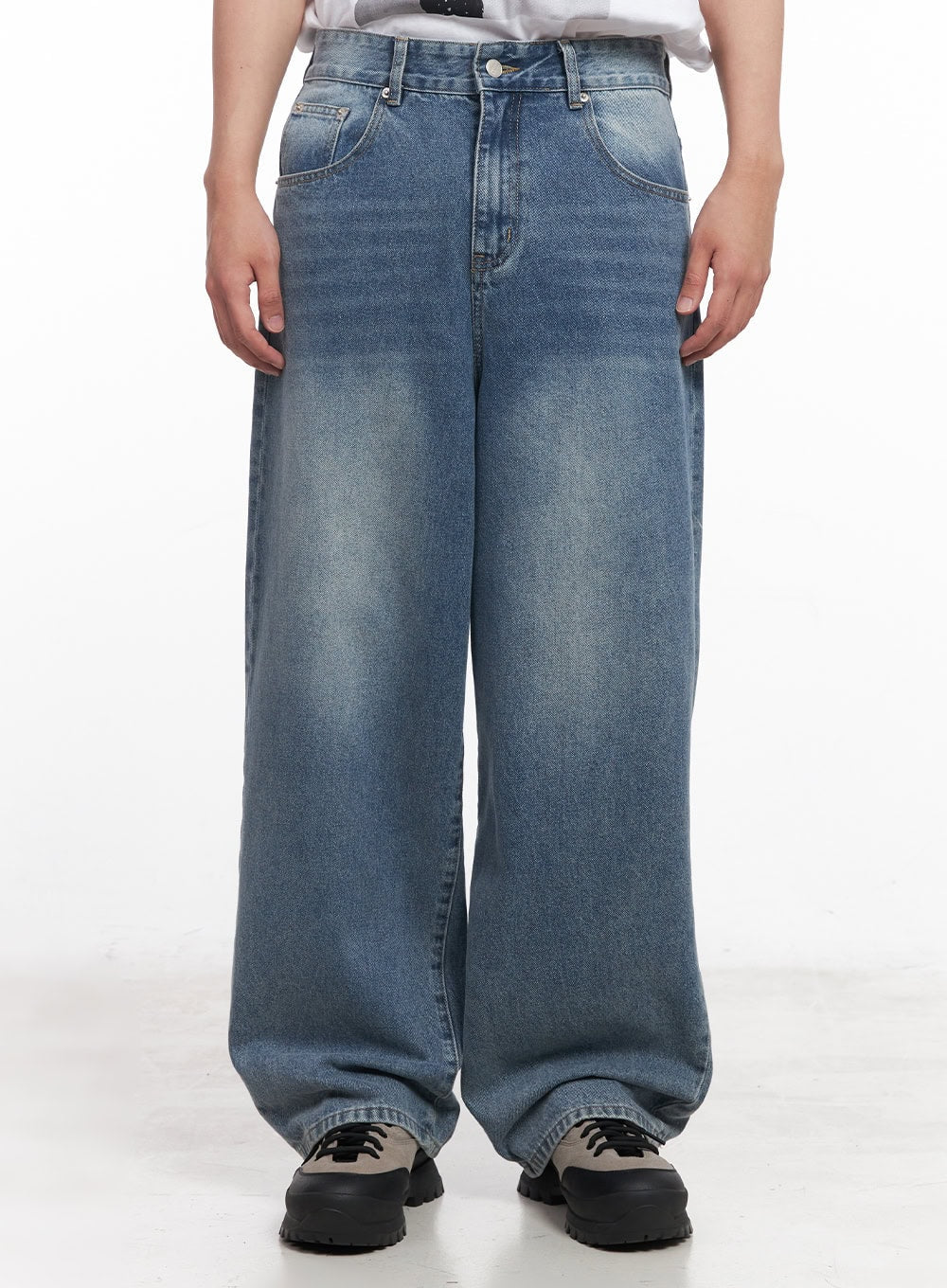 Men's Washed Wide-Fit Jeans IY520