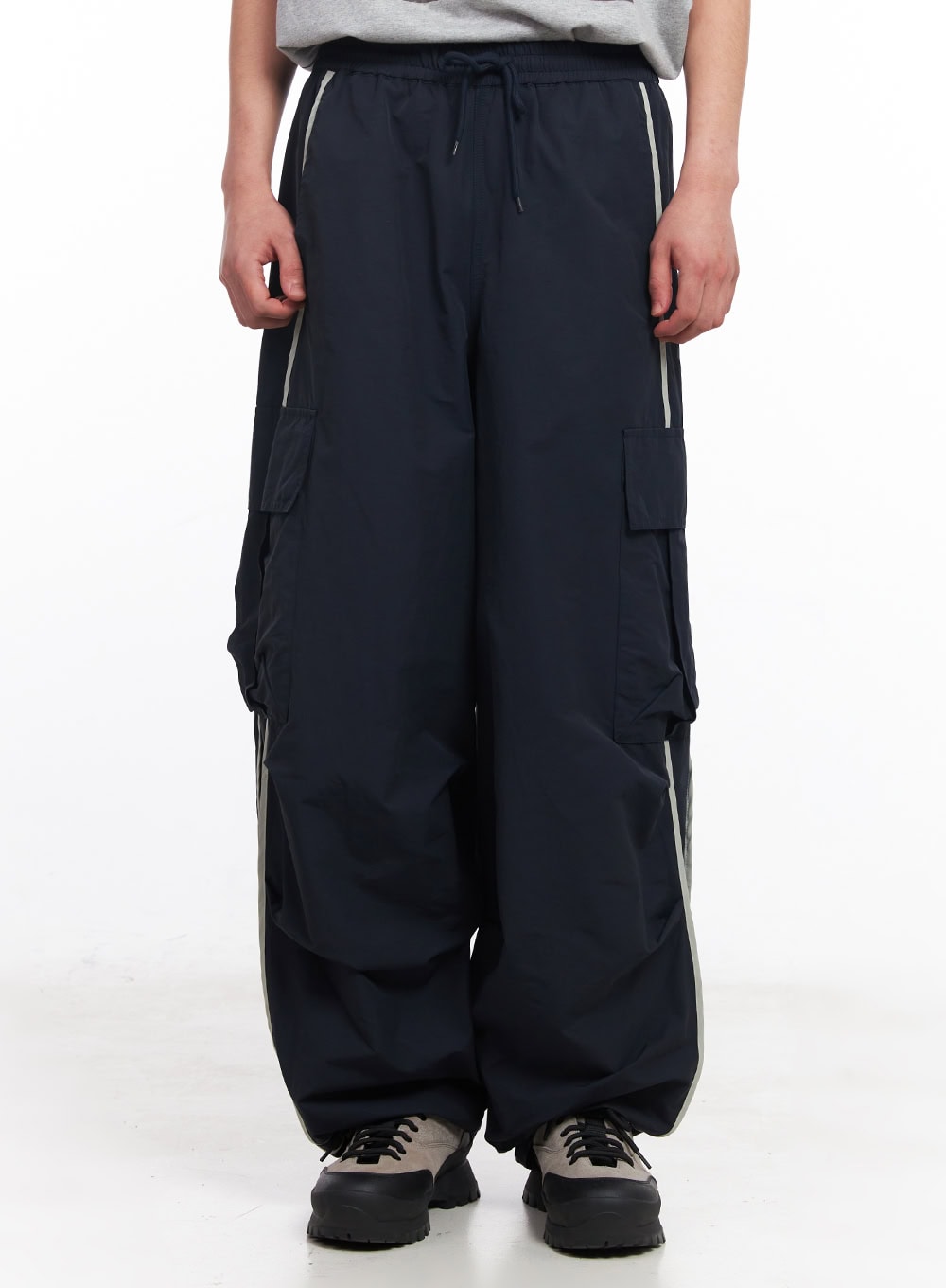 Men's Cargo Balloon-Fit Windbreaker Pants (Dark blue) IU512