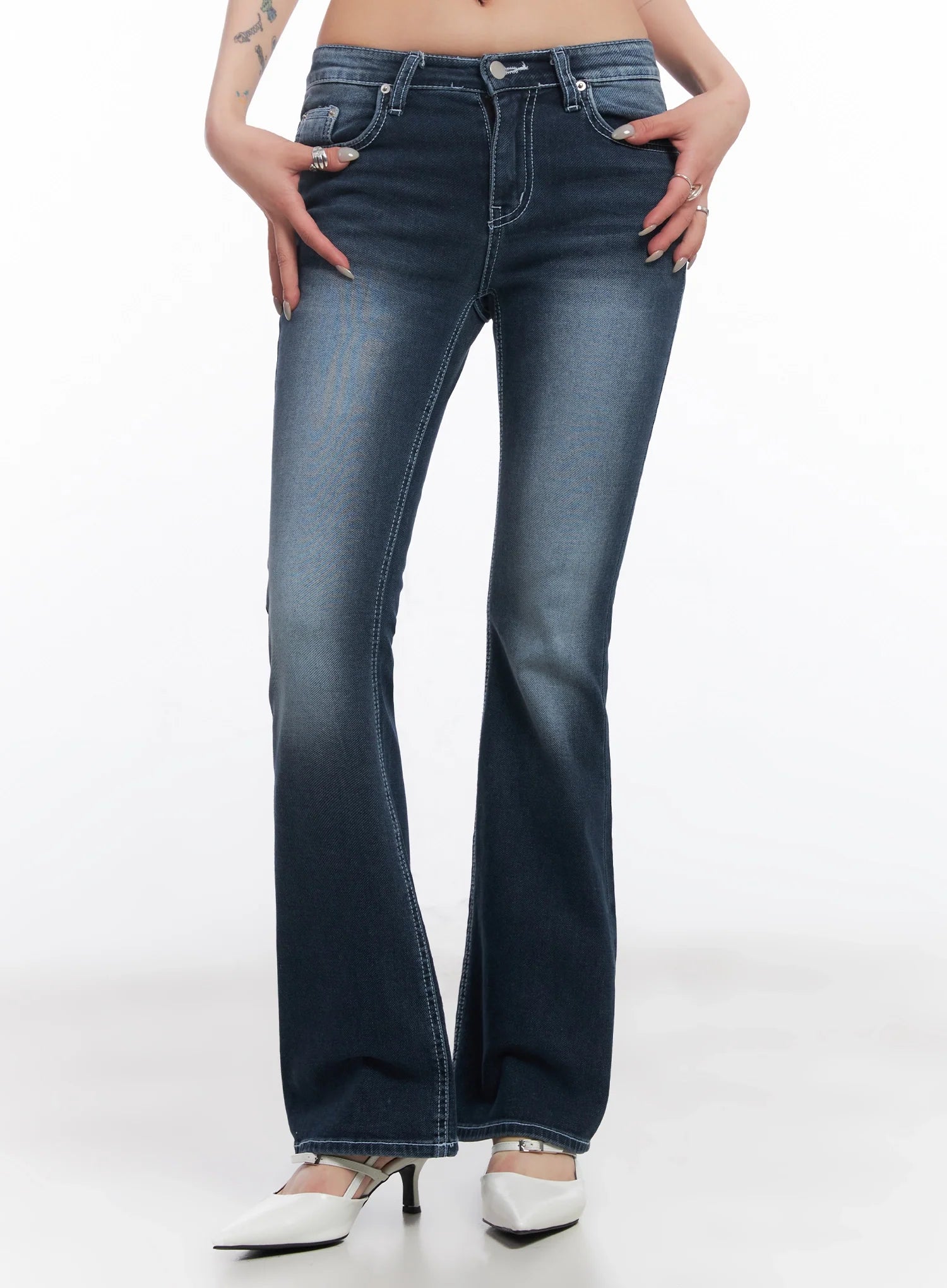 Xinyu Low-Rise Flared Denim Pants  IC503
