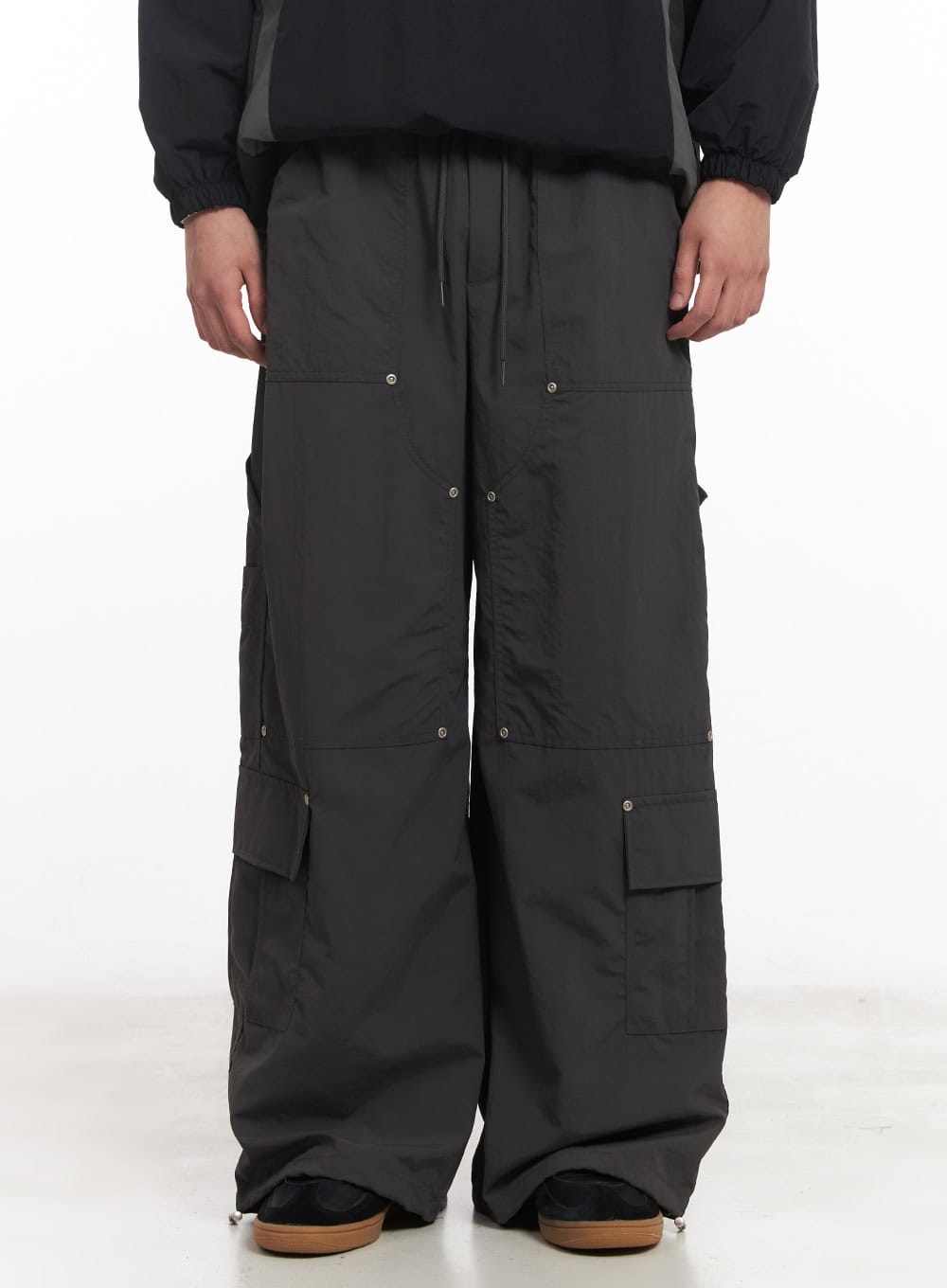 Men's Nylon Wide-Fit Cargo Pants IM517