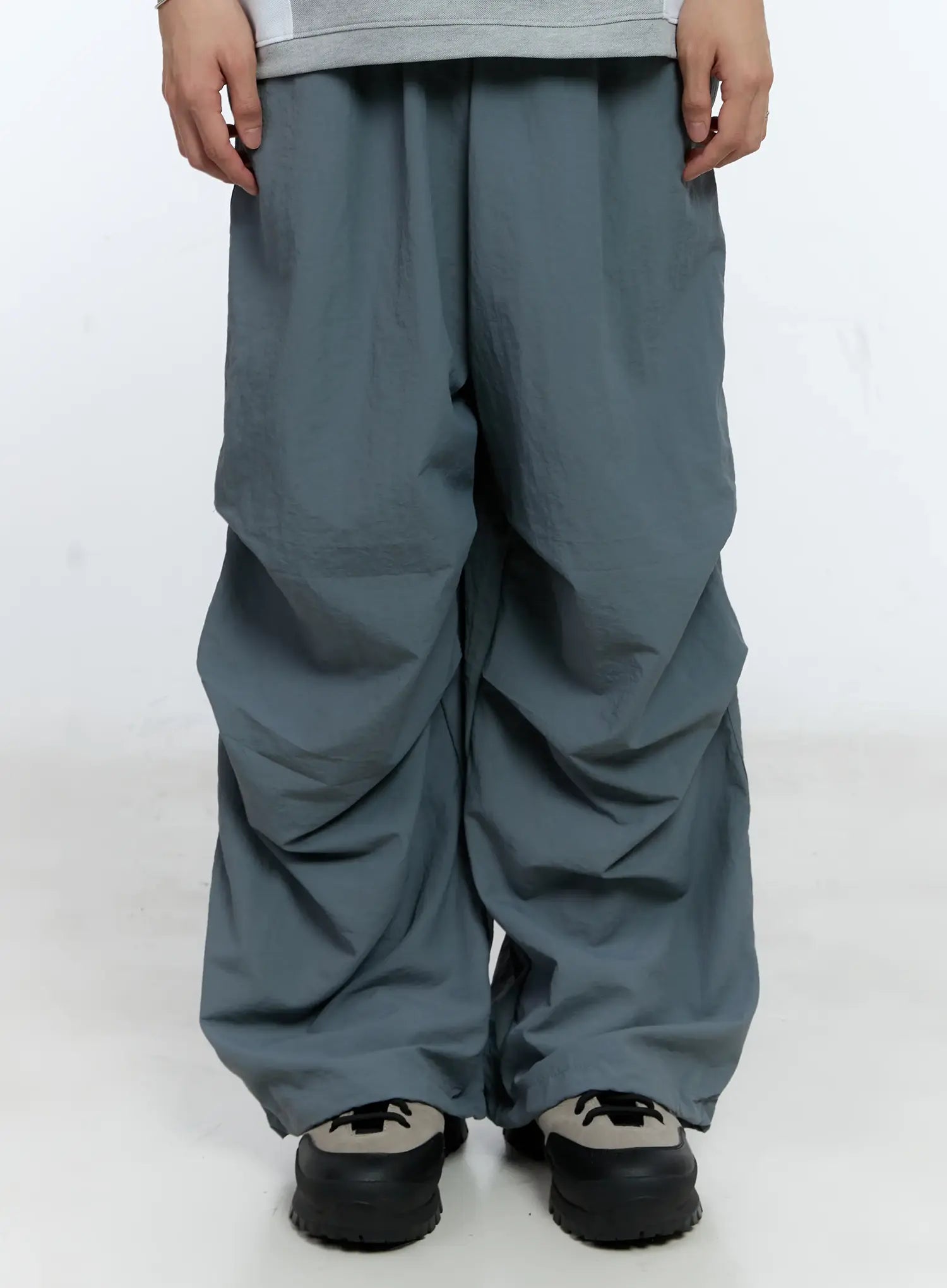 Men's Parachute Cargo Pants IG501