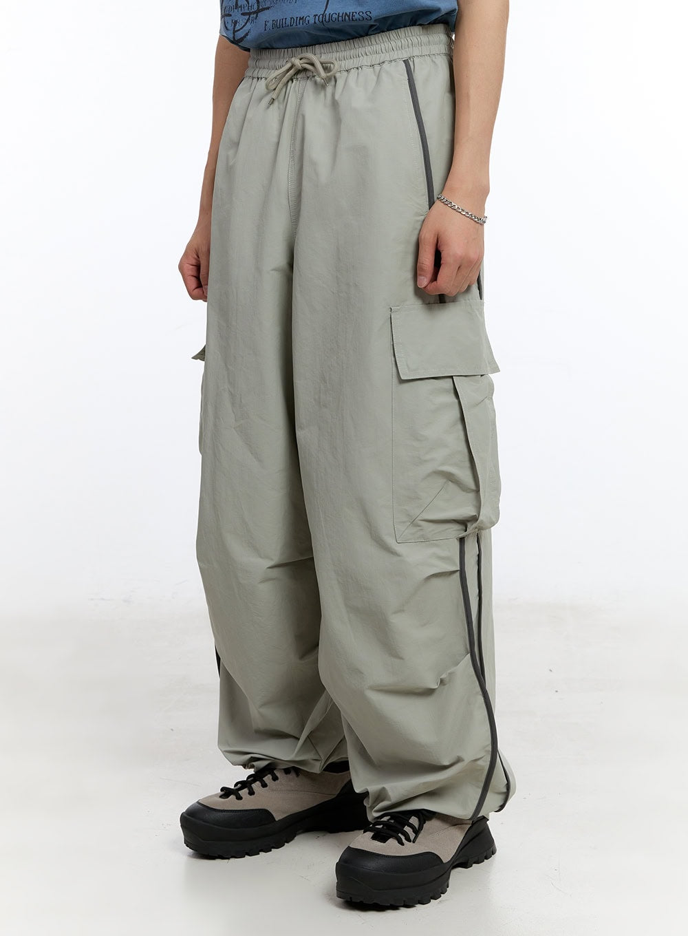 Men's Cargo Balloon-Fit Windbreaker Pants IY530