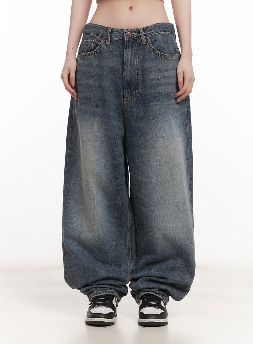 Abbie Washed Wide-Leg Jeans CM517