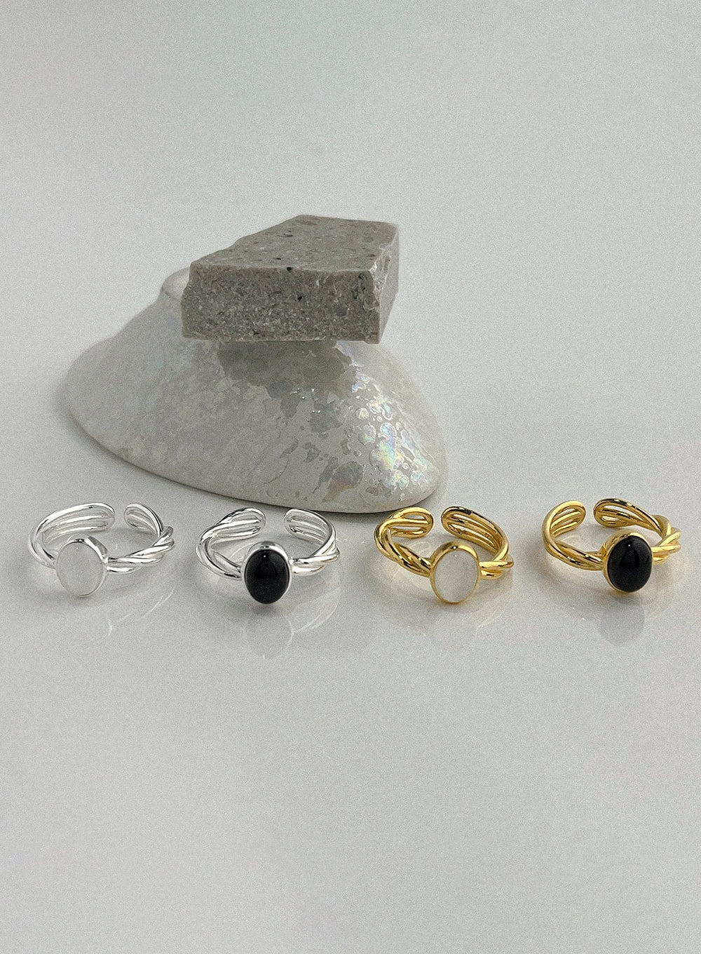 Zola Oval Line Ring (White) IA524