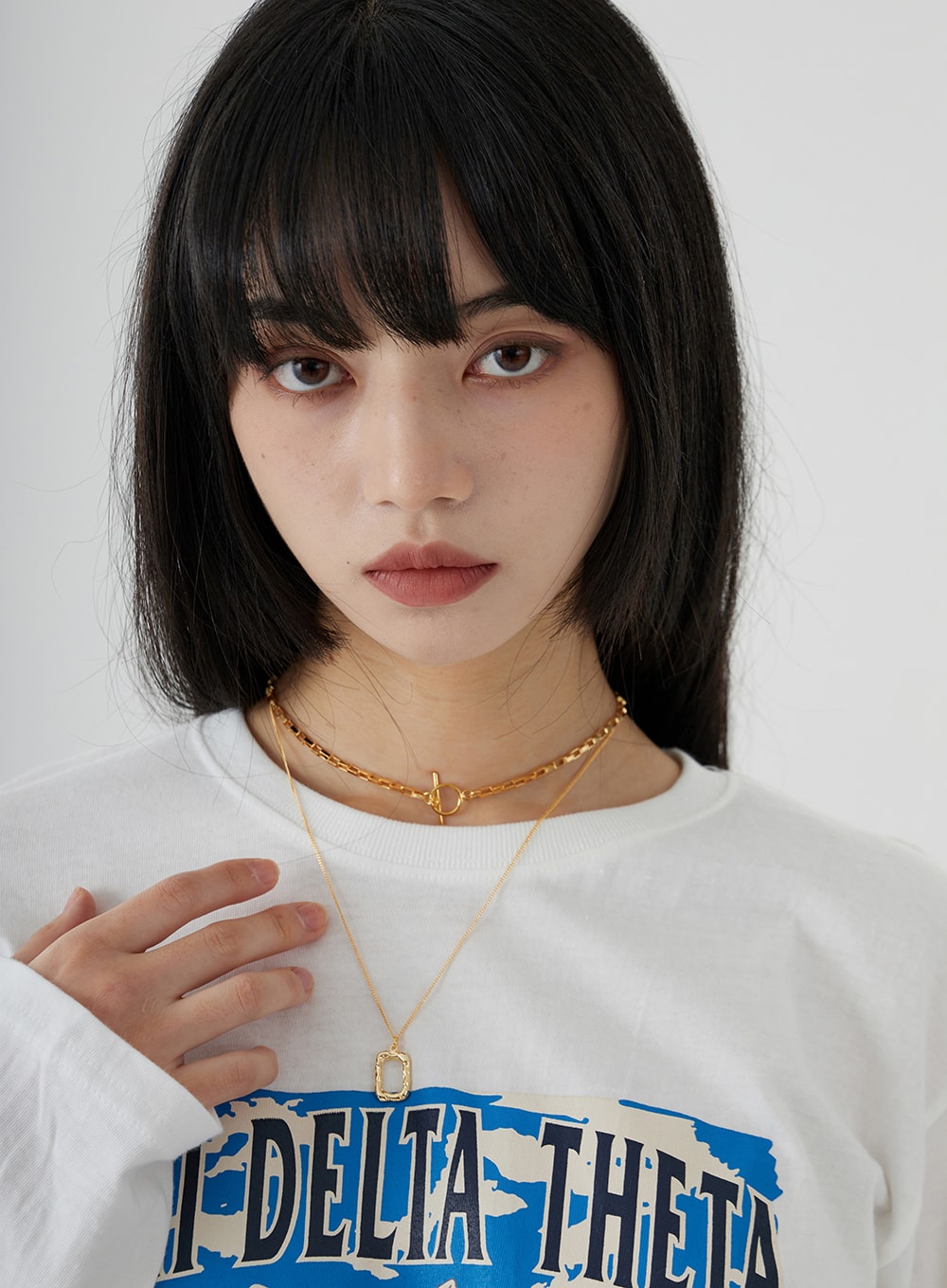 Two-Layer Chain and Square Pendant Necklace OO24