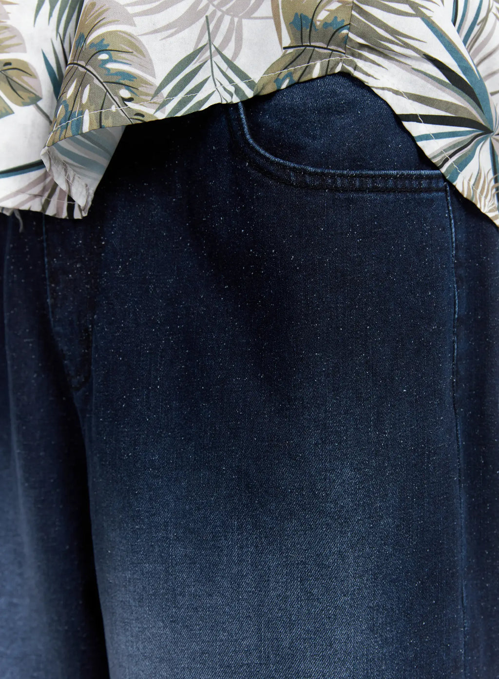 Men's Snowflake Print Wide Jeans IS510