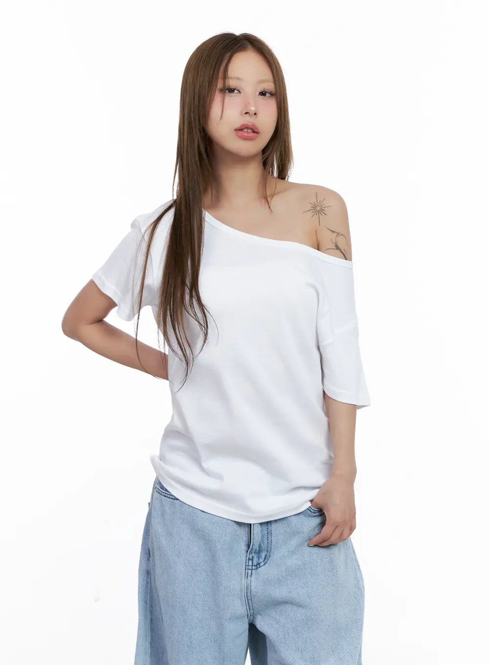 Casual Off-Shoulder Loose-Fit Tee CL511