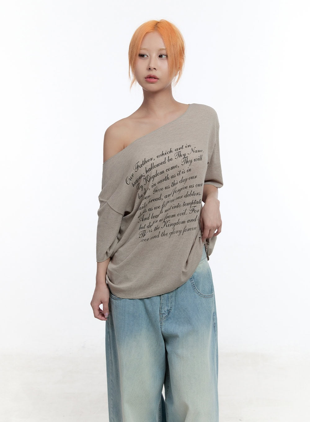 Loose-Fit Graphic Off-Shoulder Tee CU502